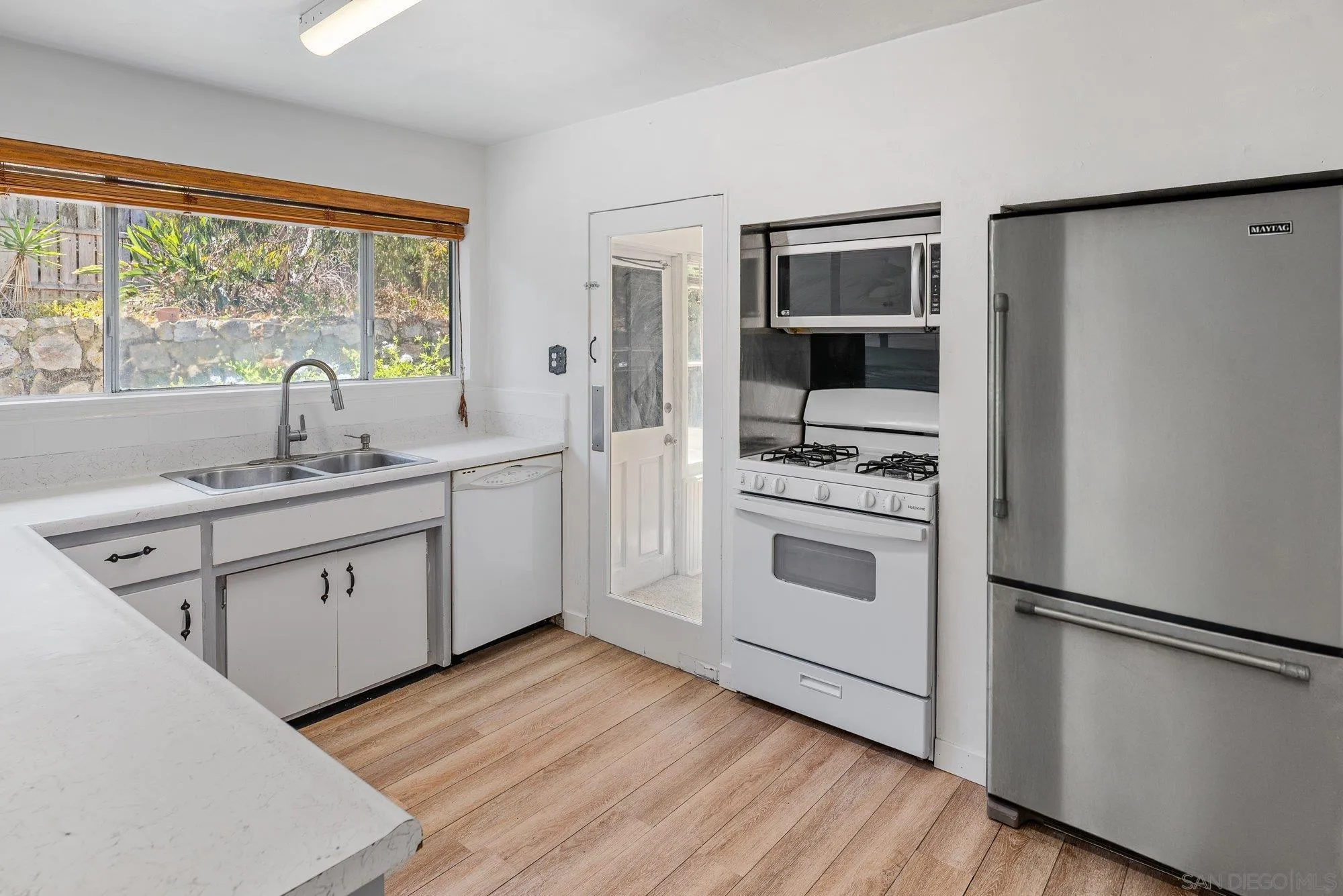 https://cdn.realtyfeed.com/cdn/127/250038567/1724cbe6fa84d6618cdd5b462da3ca8b.webp