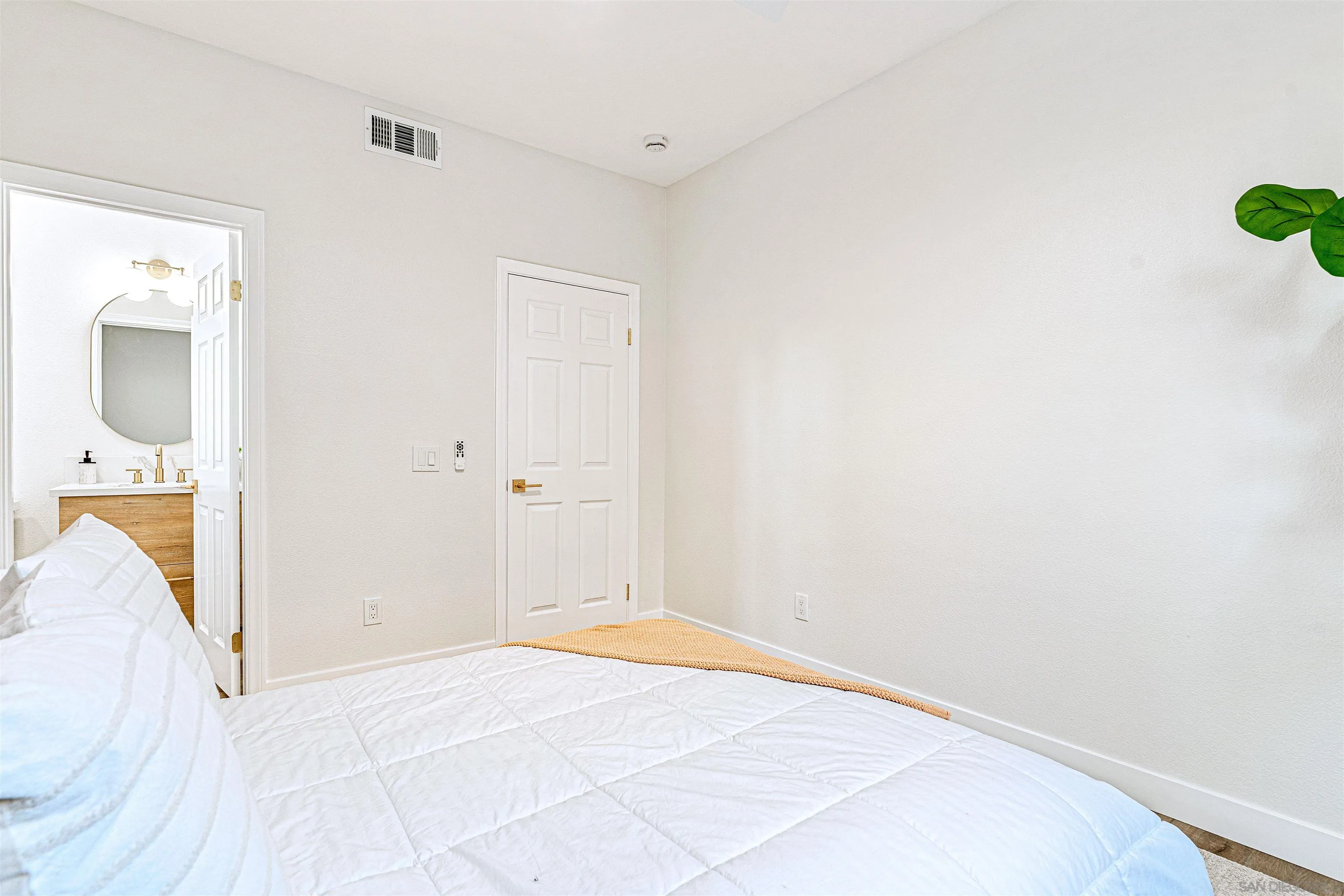 https://cdn.realtyfeed.com/cdn/127/250038572/2c46d22545f095f88c0053f33f19e998.webp