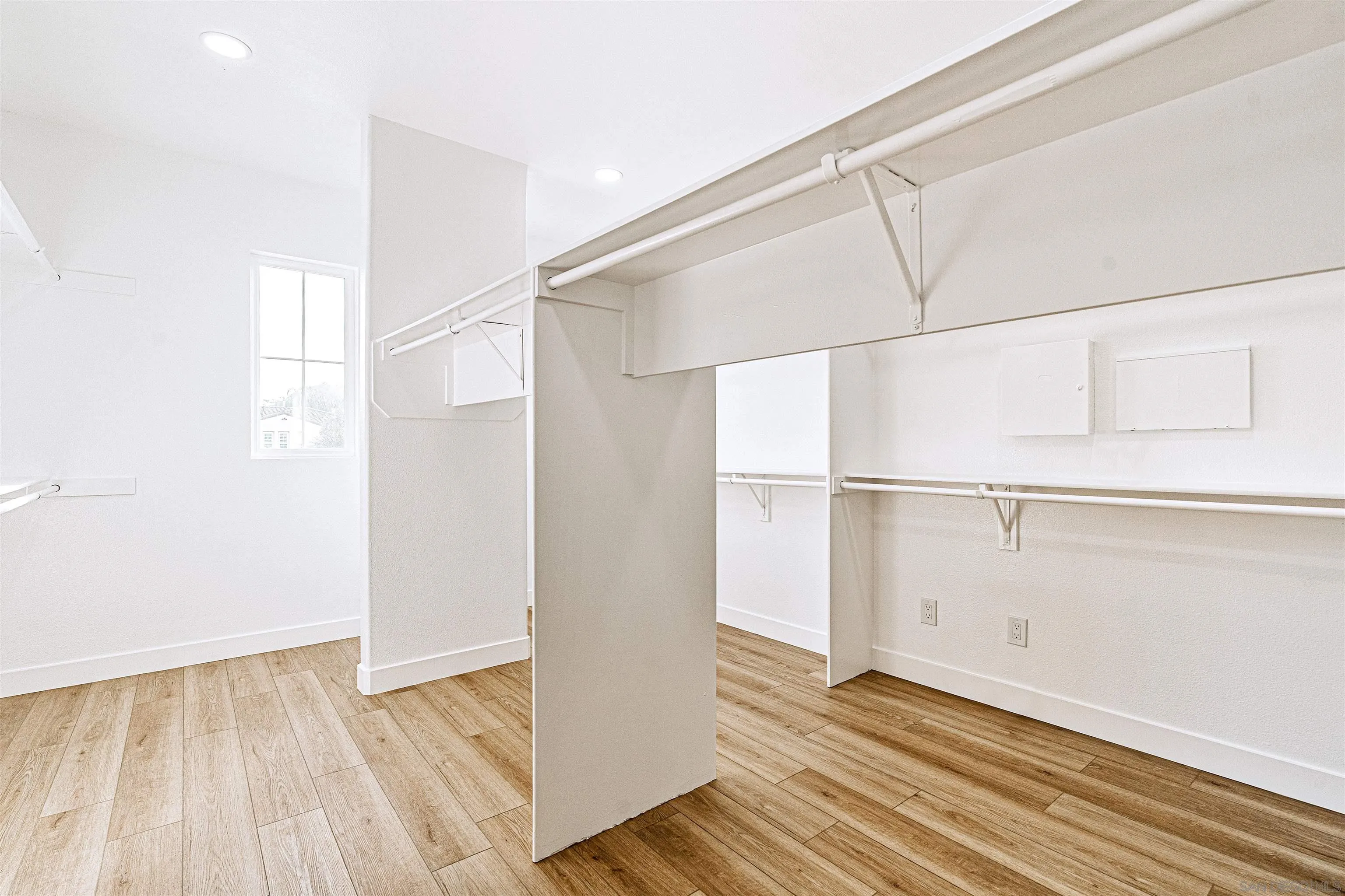 https://cdn.realtyfeed.com/cdn/127/250038572/7d890a2fc00820e22b22ce8b03dde09f.webp