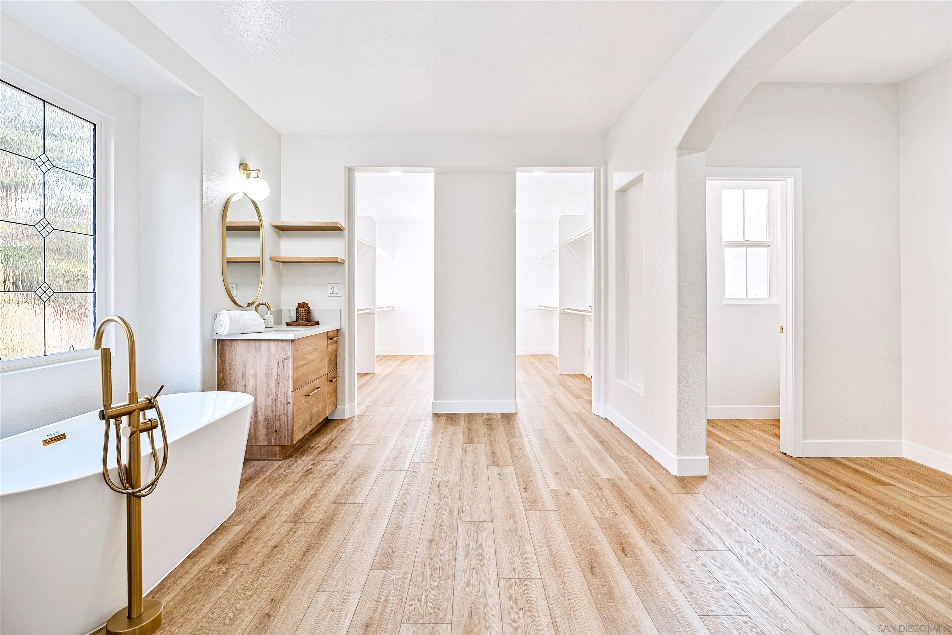 https://cdn.realtyfeed.com/cdn/127/250038572/b24a545a54fbbfe29d6517aedac4e277.webp
