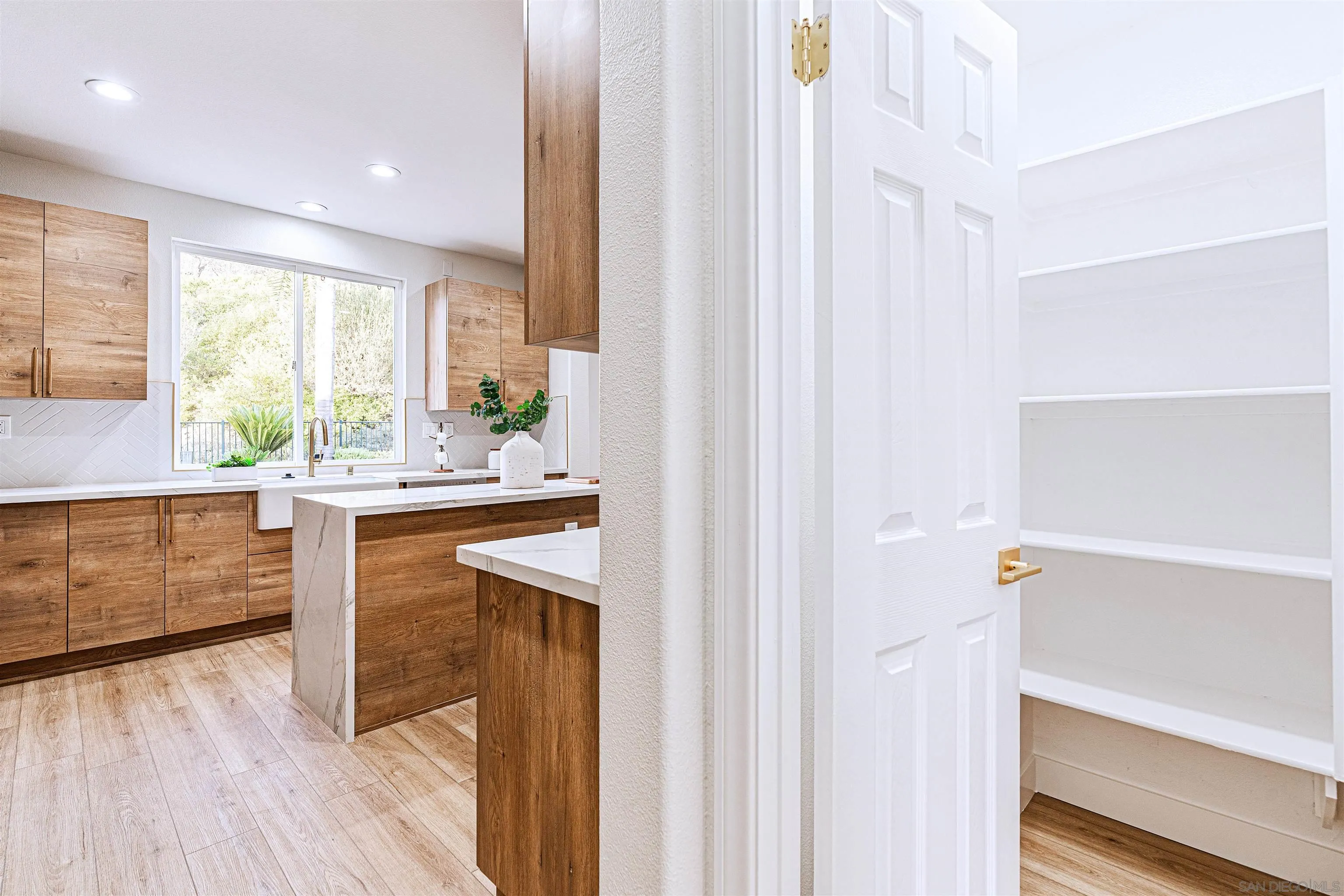 https://cdn.realtyfeed.com/cdn/127/250038572/f7e1261ce89f96fc6d3e5d346069898c.webp