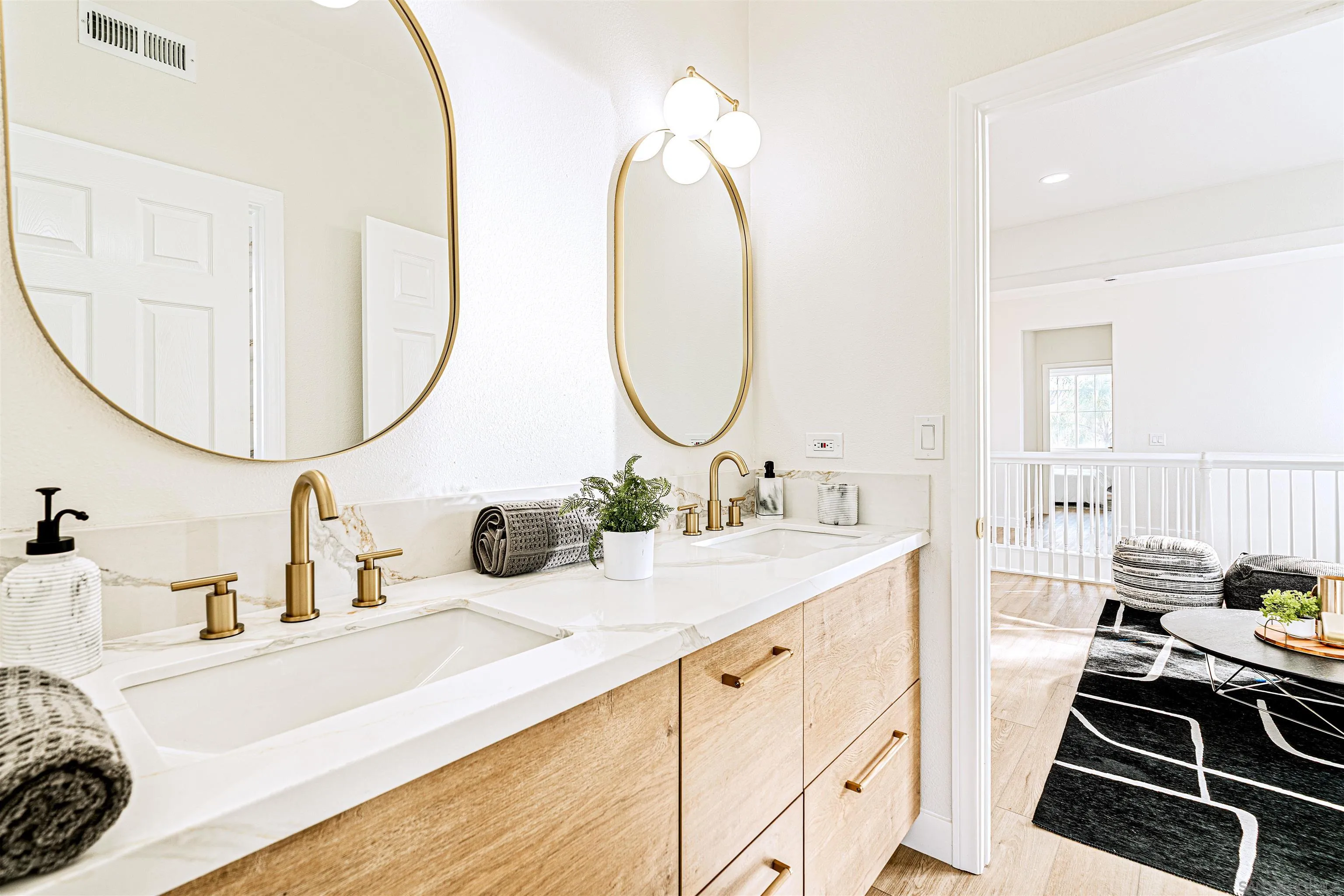 https://cdn.realtyfeed.com/cdn/127/250038572/f91f2576cea56f56b28d99caecbae57b.webp