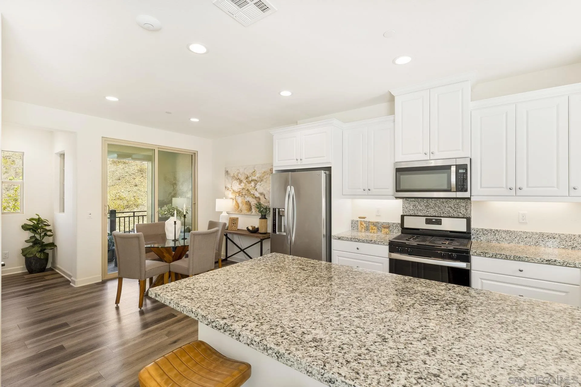 https://cdn.realtyfeed.com/cdn/127/250038574/08e1845c3876f592bbc2a93e92d5b1b0.webp