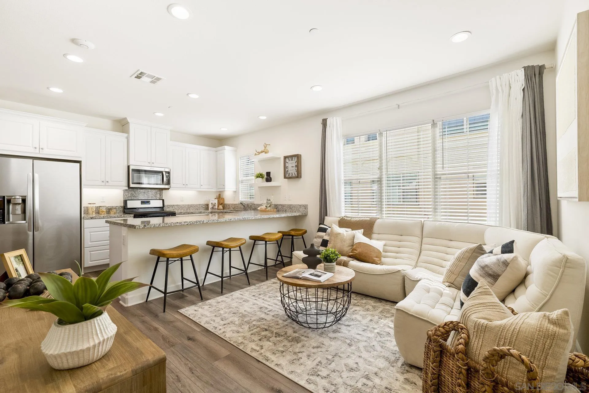 https://cdn.realtyfeed.com/cdn/127/250038574/2904d6dbb937ad230dc77a72c5b0b452.webp