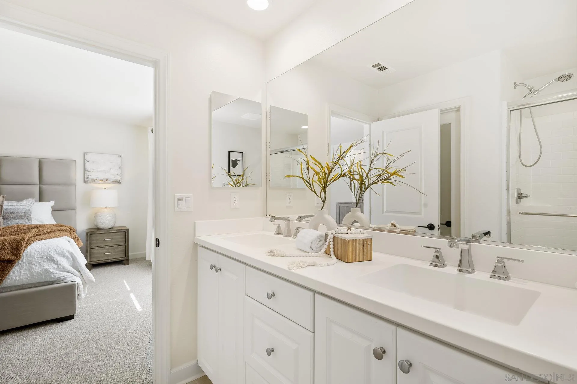 https://cdn.realtyfeed.com/cdn/127/250038574/4af339a2d7e797c821e13f8c7d92e688.webp