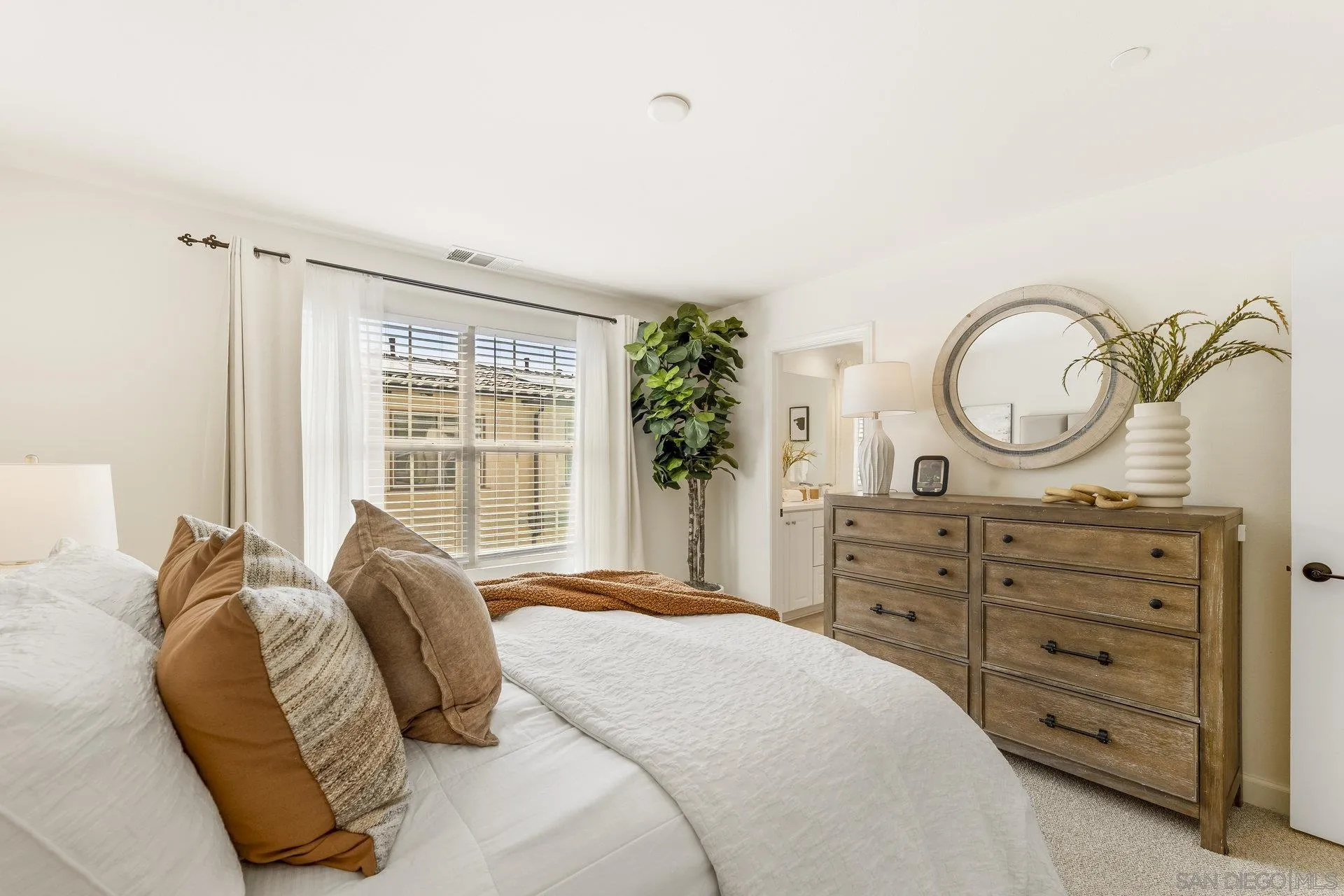 https://cdn.realtyfeed.com/cdn/127/250038574/5bd78e35ca4fc7df1eef32dbaa686d12.webp