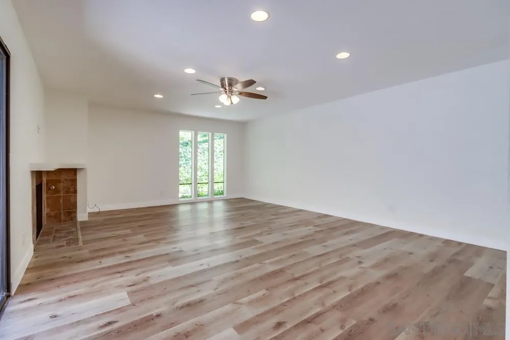 Photo #5: 250038576 Listing 