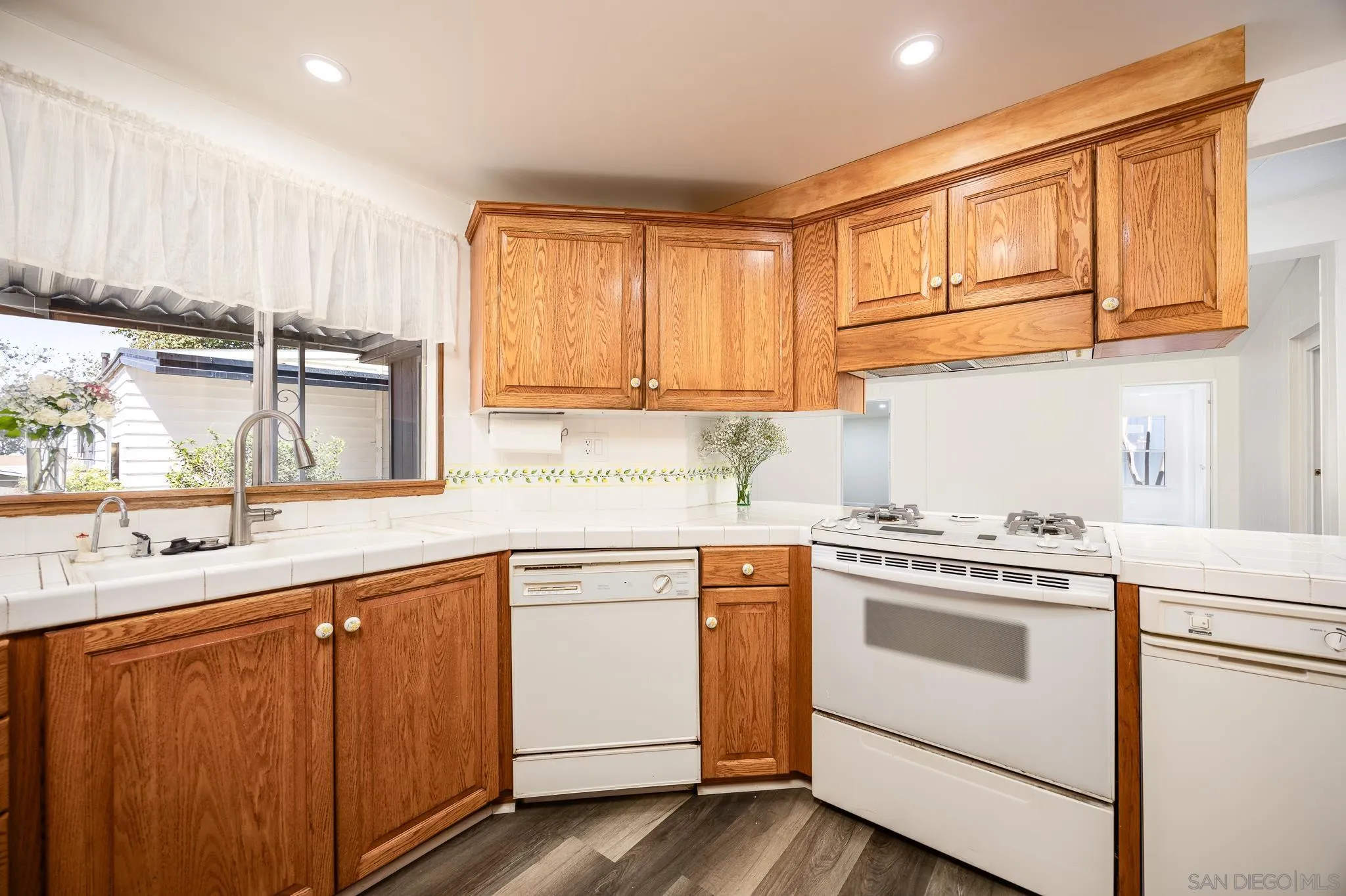https://cdn.realtyfeed.com/cdn/127/250038581/37ab37426b901da6a31bc49deb0f316b.webp