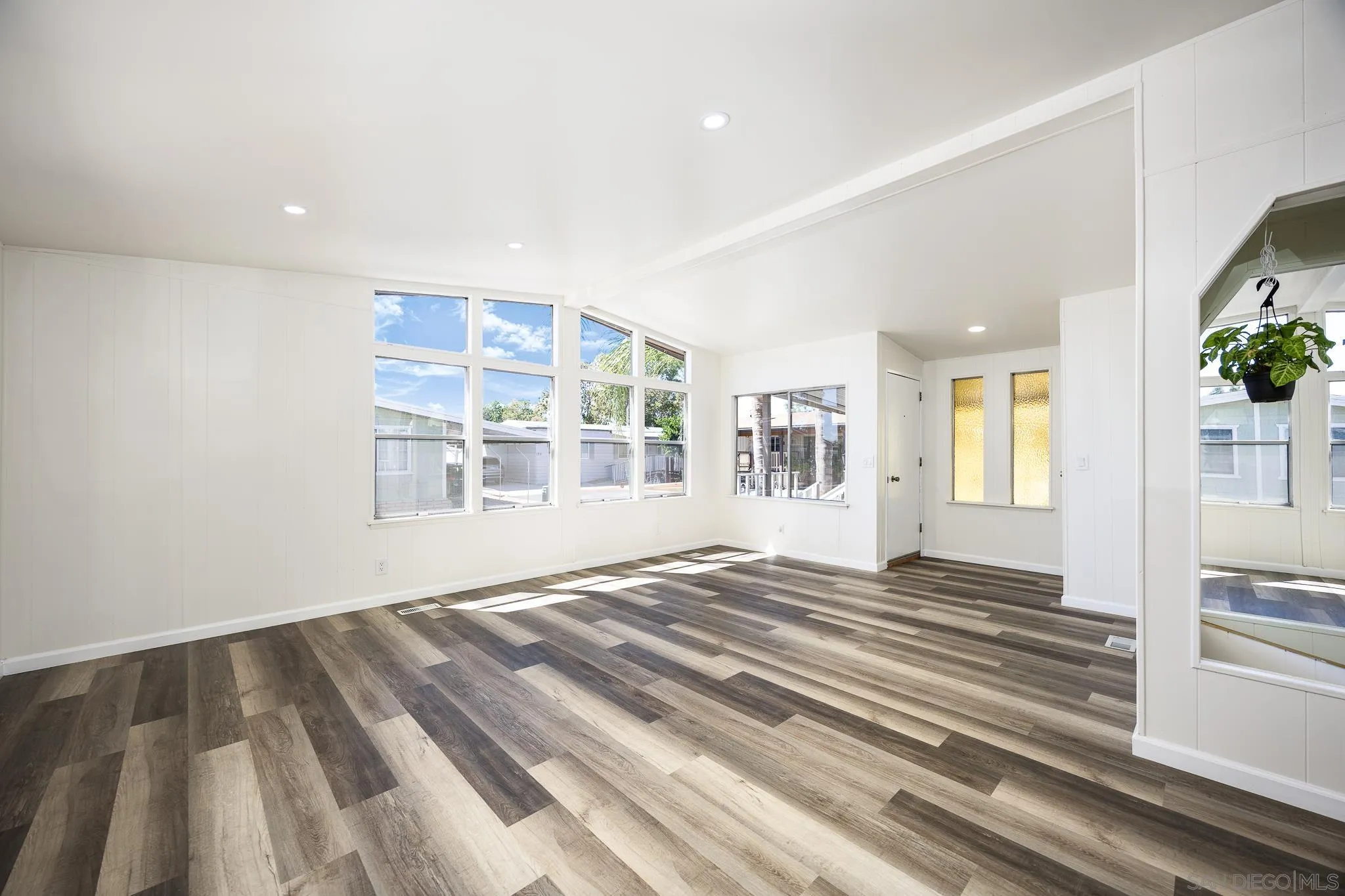 https://cdn.realtyfeed.com/cdn/127/250038581/88c879ba5bc0c6302b2bf0ce25a13e7b.webp
