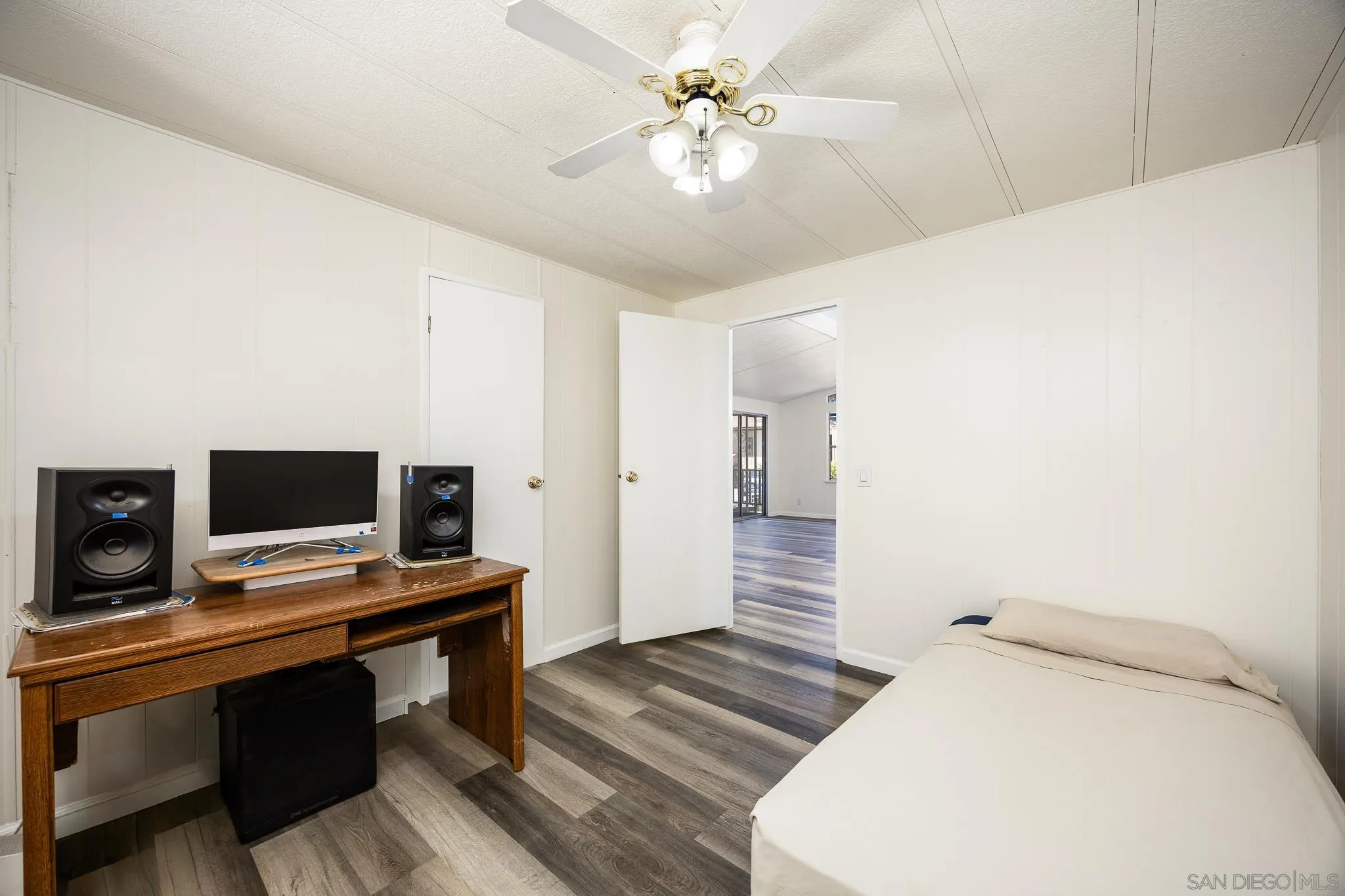 https://cdn.realtyfeed.com/cdn/127/250038581/a1bf5e6bf4835260d686bb9705acdfed.webp