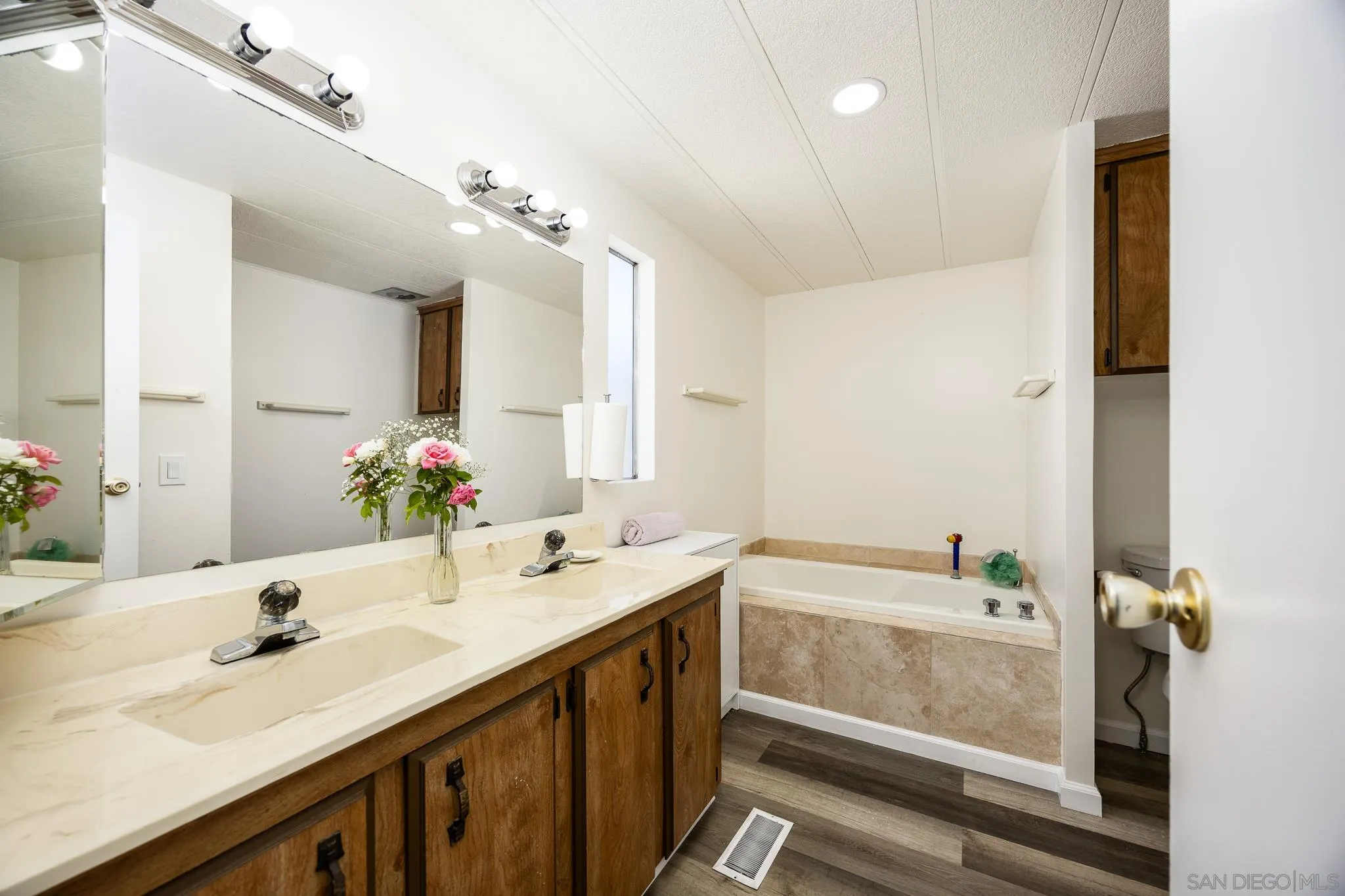 https://cdn.realtyfeed.com/cdn/127/250038581/dbb14cf81b5fa29ac1b5c90994d1c132.webp