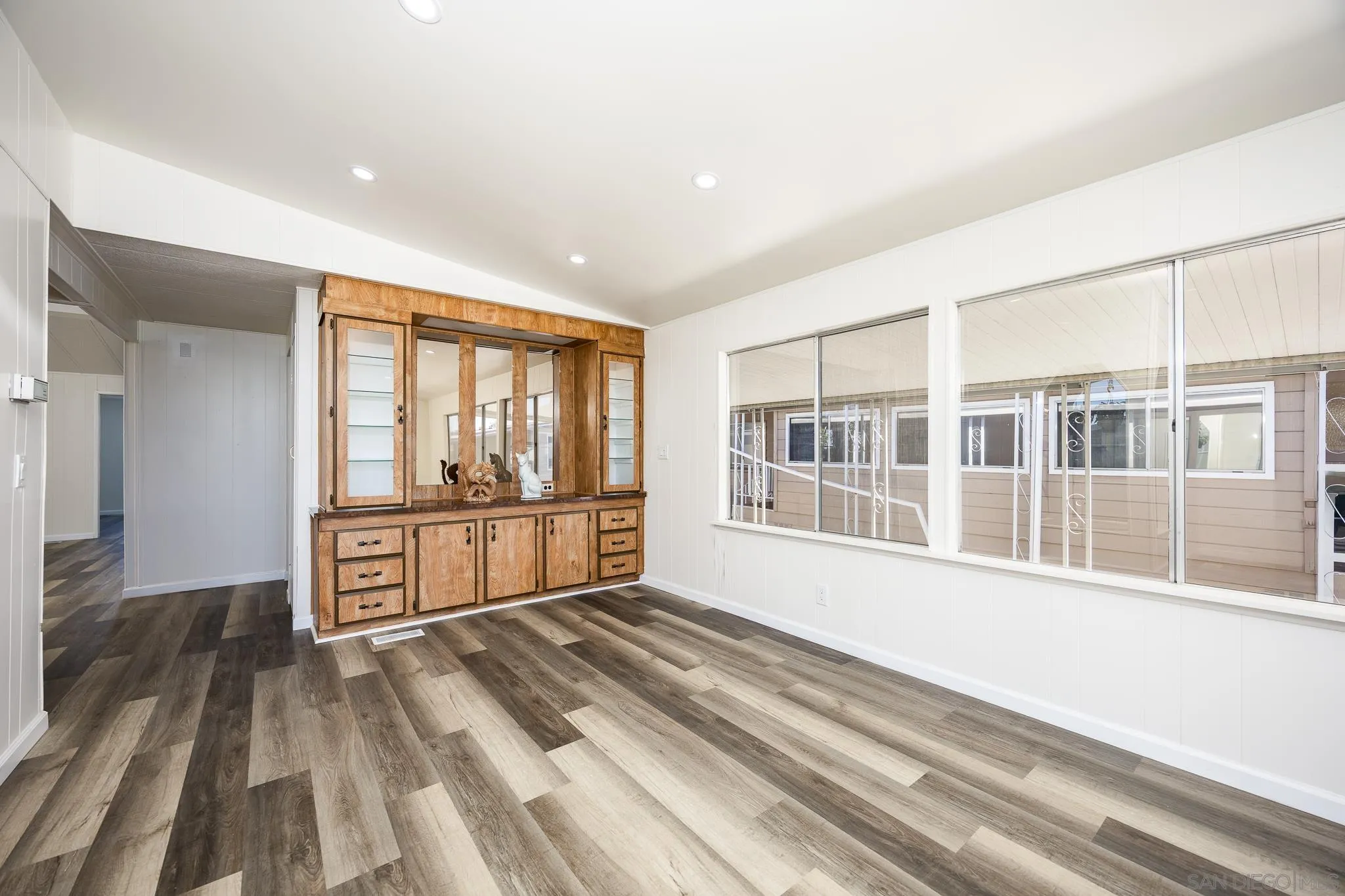 https://cdn.realtyfeed.com/cdn/127/250038581/e1a8c8a39c29d53f68cac53b5e0cf900.webp