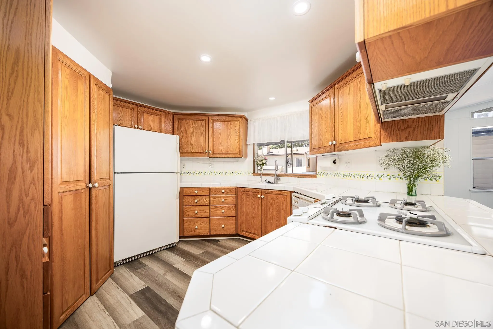 https://cdn.realtyfeed.com/cdn/127/250038581/ef3875371578511500c2225d16aa8da1.webp