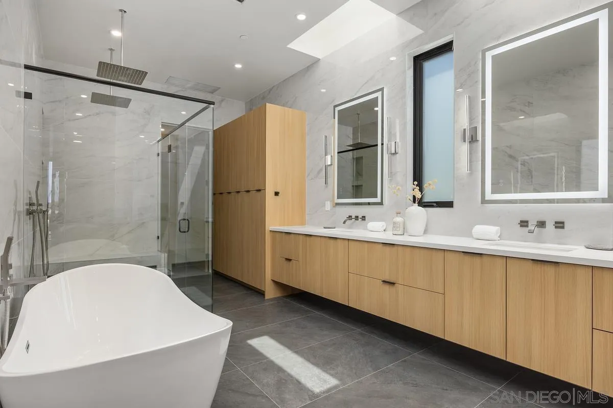 https://cdn.realtyfeed.com/cdn/127/250038582/1b34efbdb9c8f3e9f05b8e64cc220d05.webp