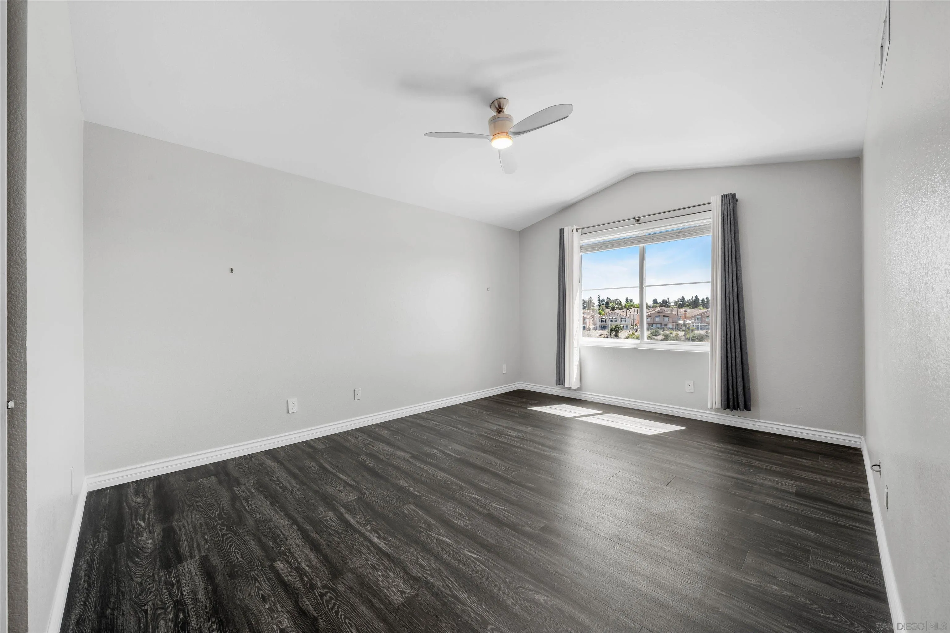 https://cdn.realtyfeed.com/cdn/127/250038587/cc7b88b785faeaa4e55b45ff14dd9371.webp
