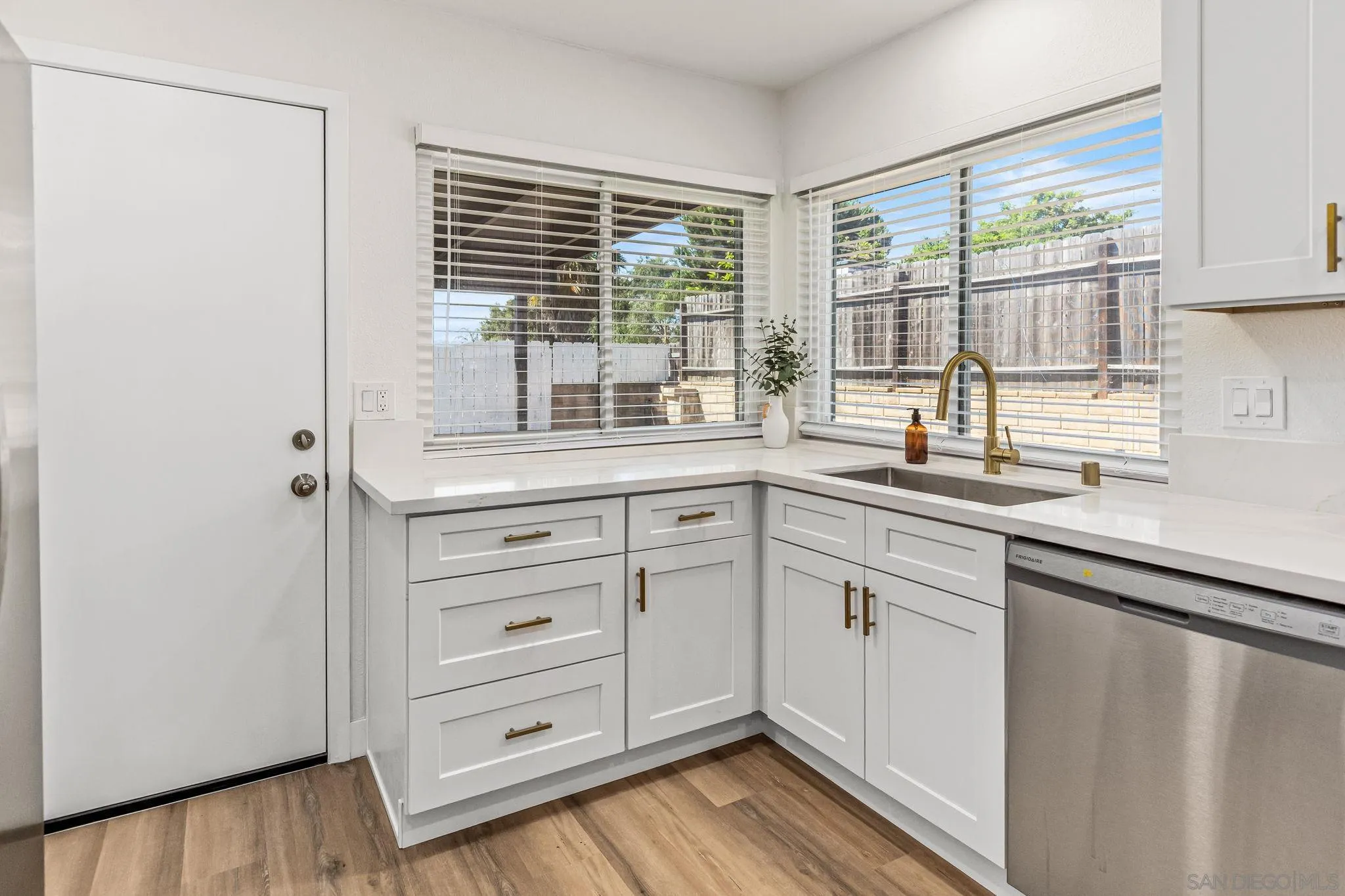 https://cdn.realtyfeed.com/cdn/127/250038588/cae6c87f3869a43be60e09a33fa34091.webp