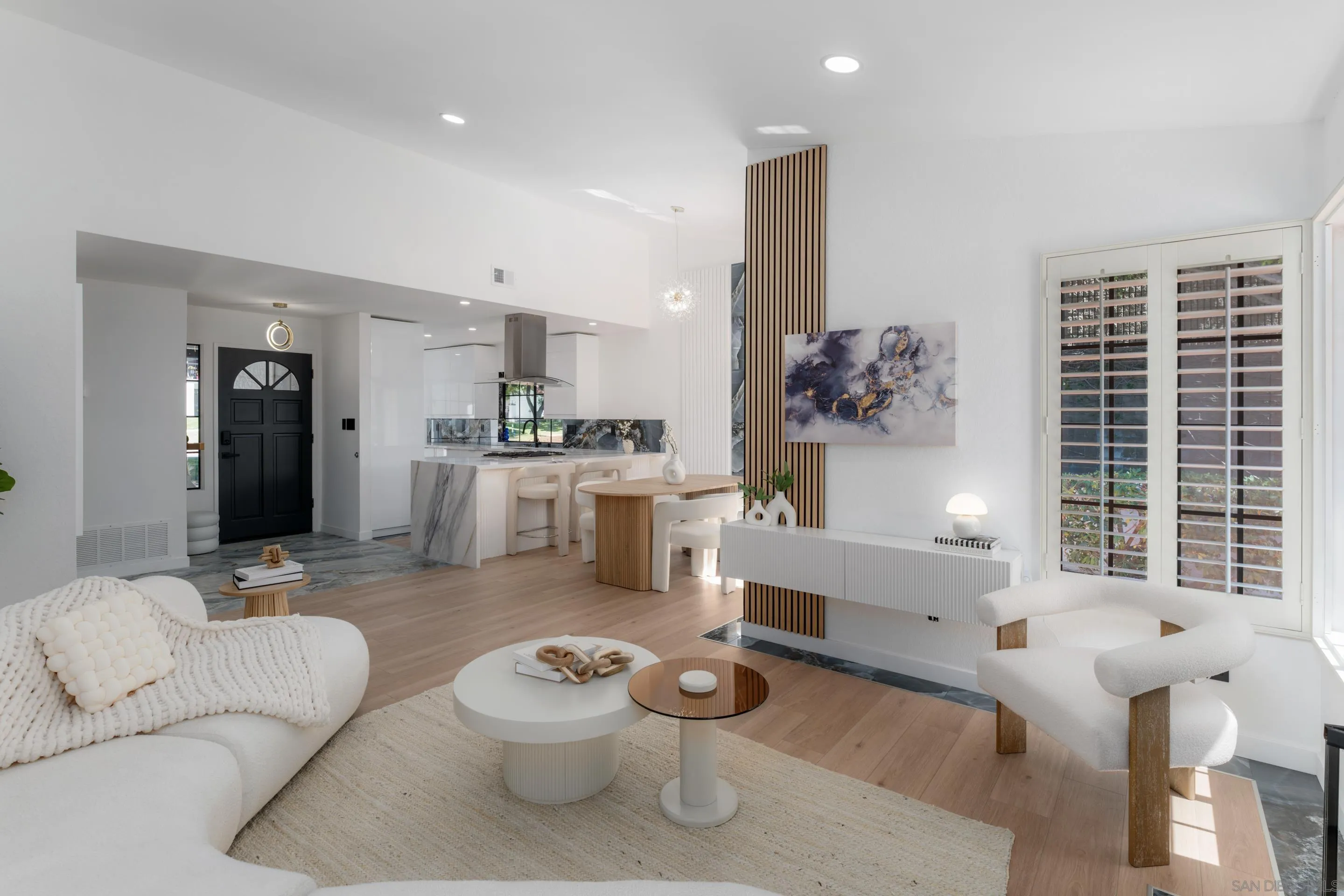 https://cdn.realtyfeed.com/cdn/127/250038594/07cc924f8891b4416a7c0a053fa7b81e.webp