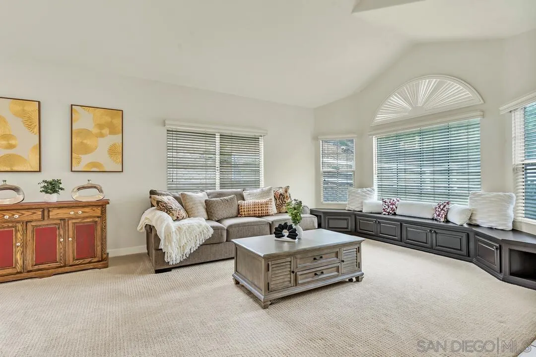 https://cdn.realtyfeed.com/cdn/127/250038595/381a74a8476880e48299368e02721405.webp