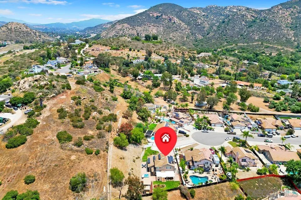 https://cdn.realtyfeed.com/cdn/127/250038595/8f8352eff0d1f8c964b9ccbac35c993a.webp