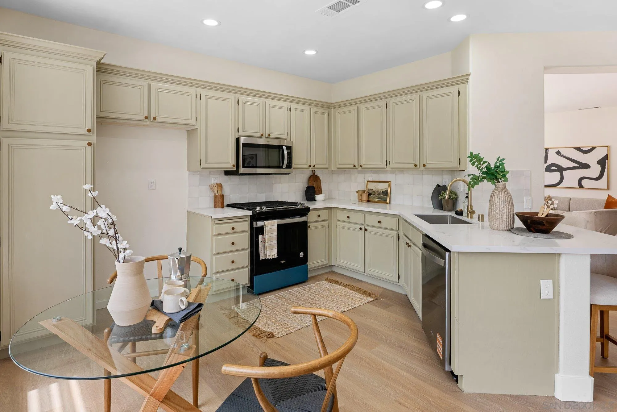https://cdn.realtyfeed.com/cdn/127/250038596/f3240e39afad894a47d8f58e6d07a547.webp