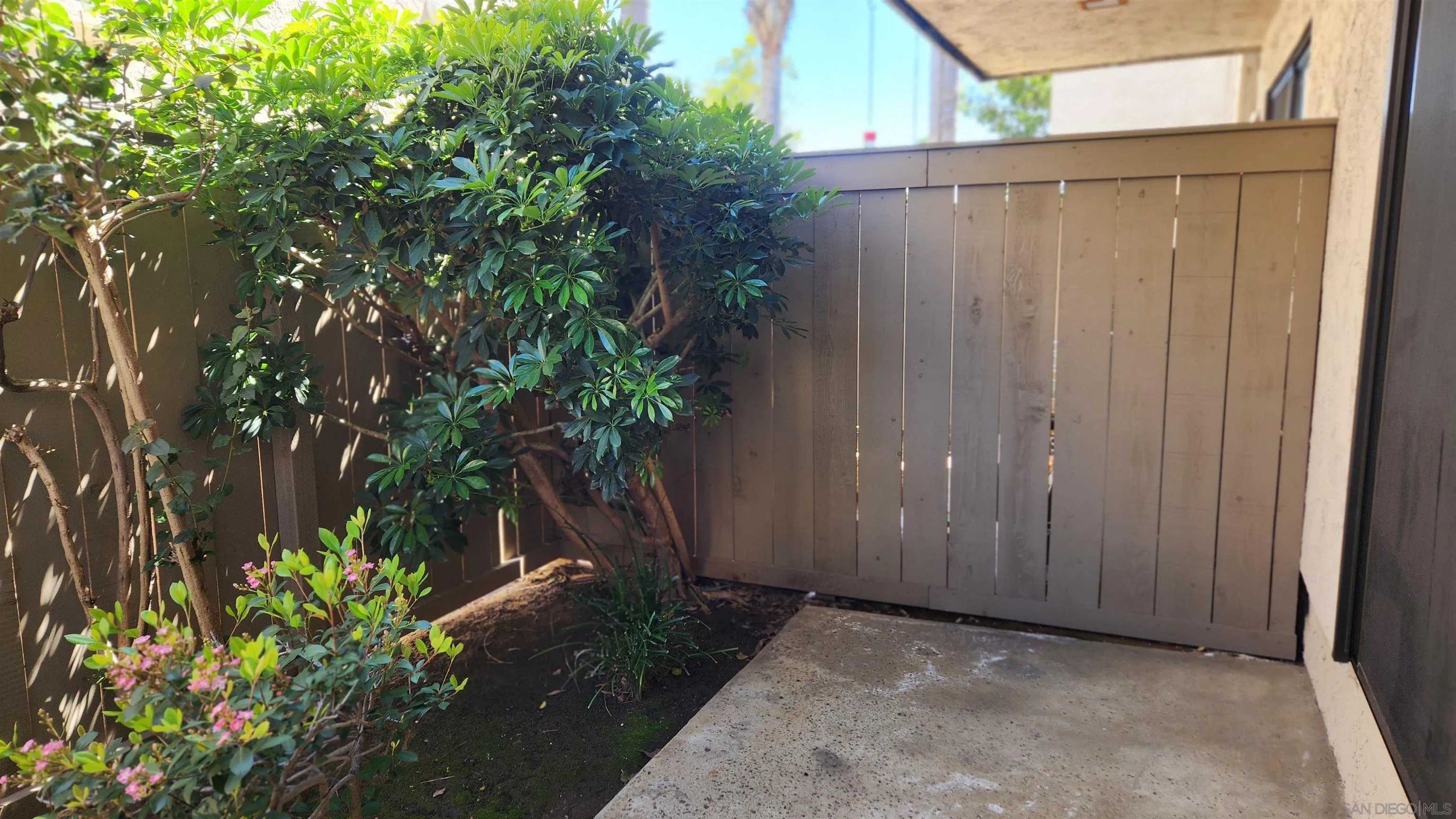 https://cdn.realtyfeed.com/cdn/127/250038598/e0bca7bf10a74f632edcb83f8a10e3d8.webp