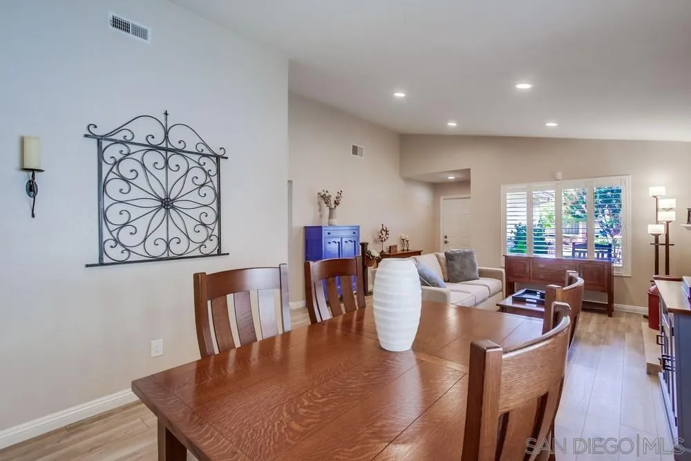 https://cdn.realtyfeed.com/cdn/127/250038599/c65d37af711dae35b3c78a257e66e2b9.webp