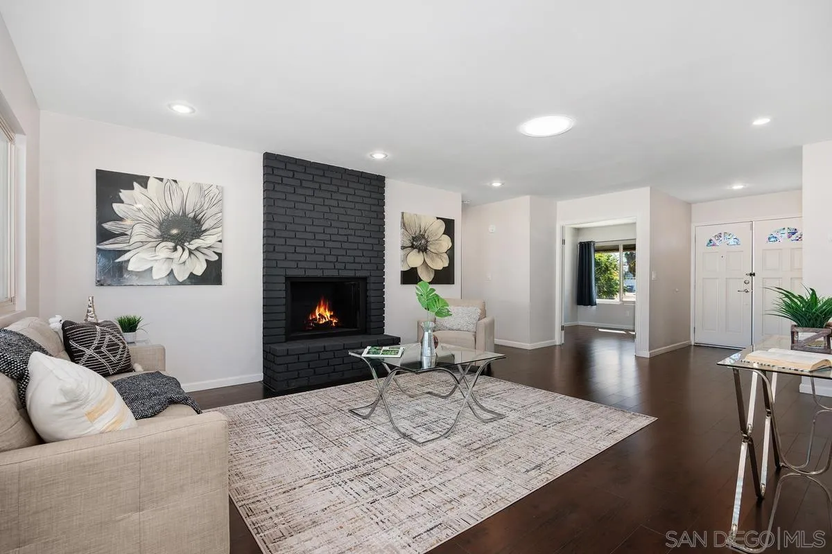 https://cdn.realtyfeed.com/cdn/127/250038601/e7bba9bea3dc533b956098fc6e8fa643.webp