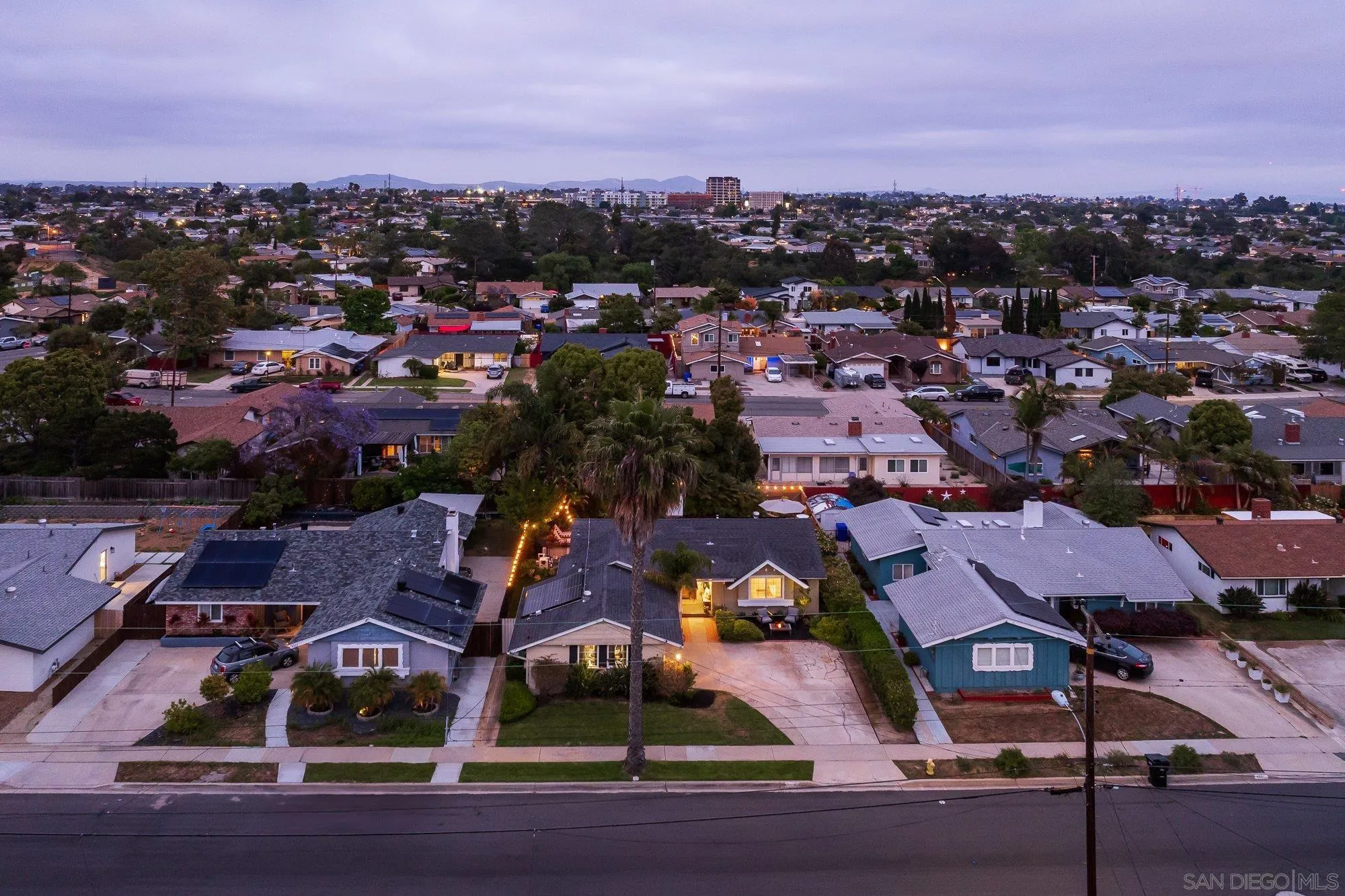 https://cdn.realtyfeed.com/cdn/127/250038604/859ee1f33c5f9d3cb914f5dd707bfc4f.webp