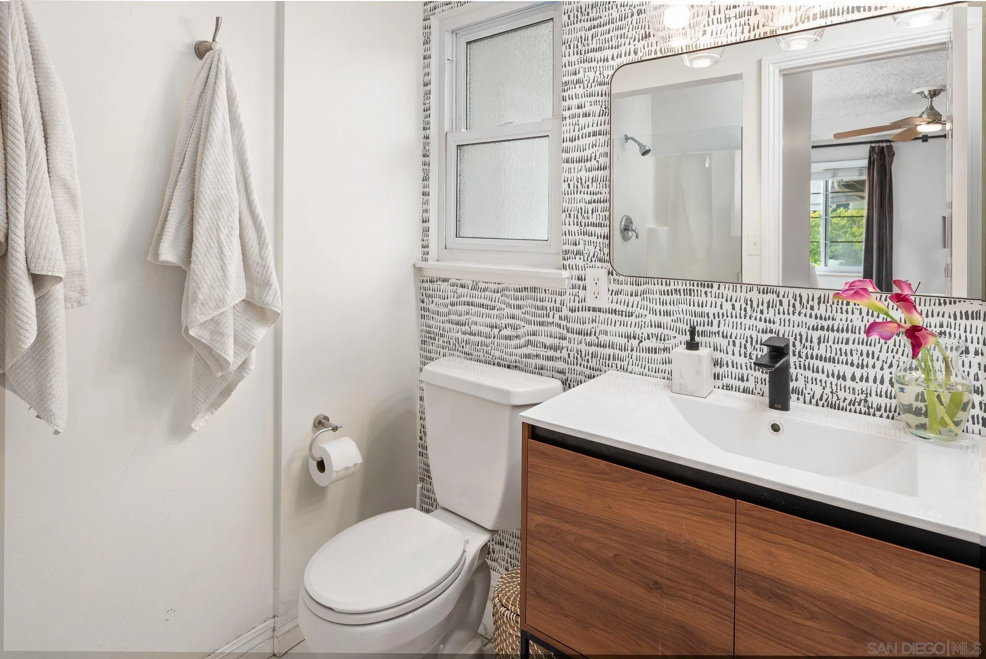 https://cdn.realtyfeed.com/cdn/127/250038604/e8cc7bfc064cb79691bb4e0ce984b9ba.webp