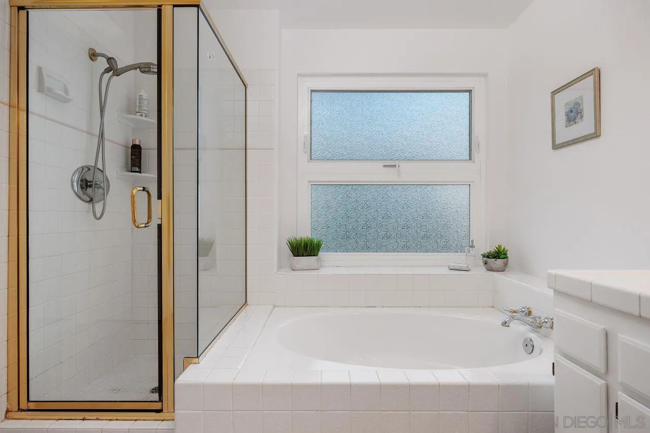 https://cdn.realtyfeed.com/cdn/127/250038605/ce04b117dd6154e46e70f7ea5b2b1d0c.webp