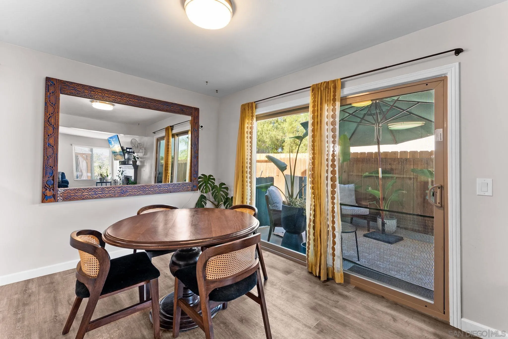 https://cdn.realtyfeed.com/cdn/127/250038606/76617f0b78f16de9dac5a7642b6970f2.webp