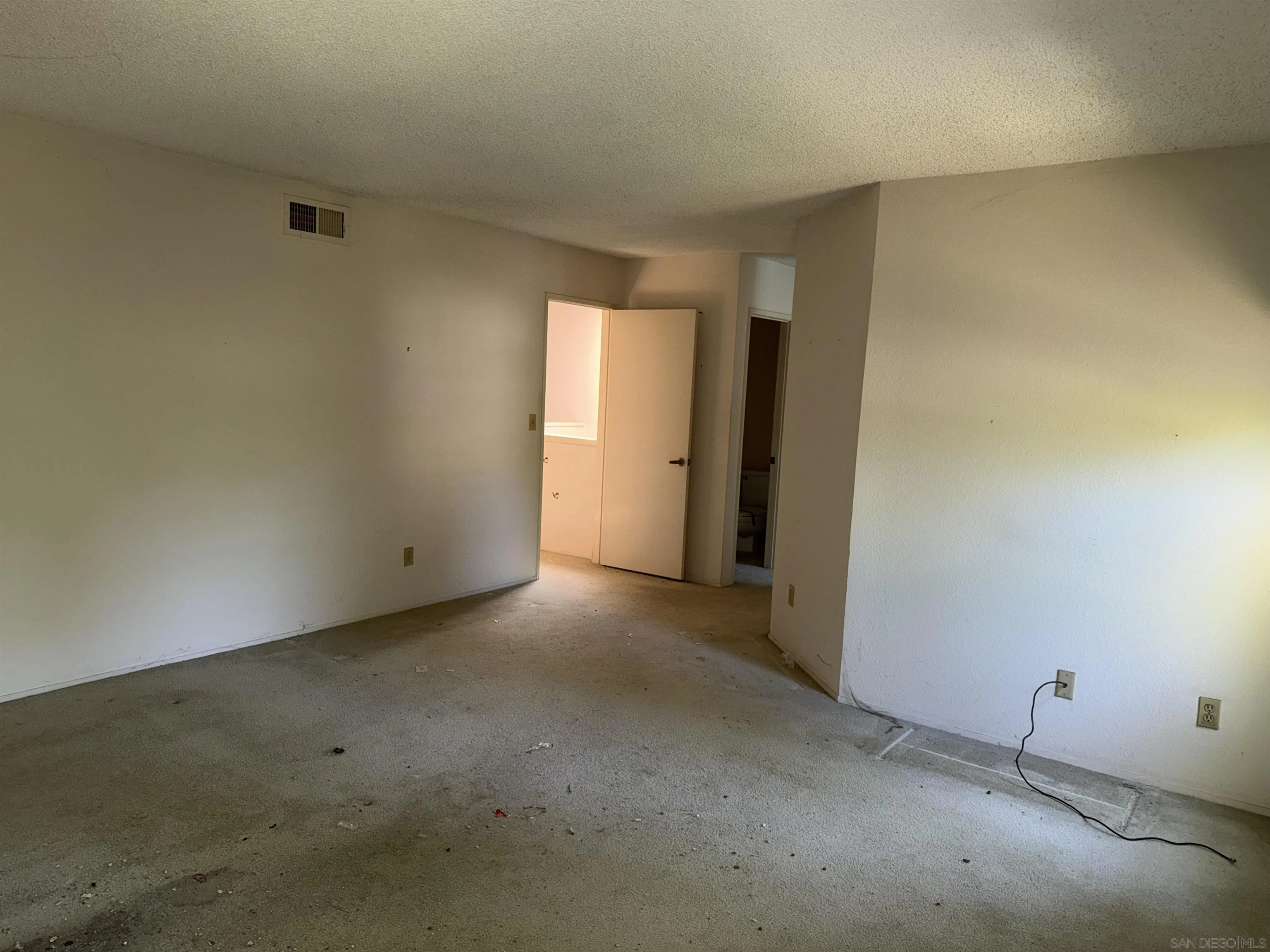 https://cdn.realtyfeed.com/cdn/127/250038607/10e3f74ad04121ef7a55f7712f799ee6.webp