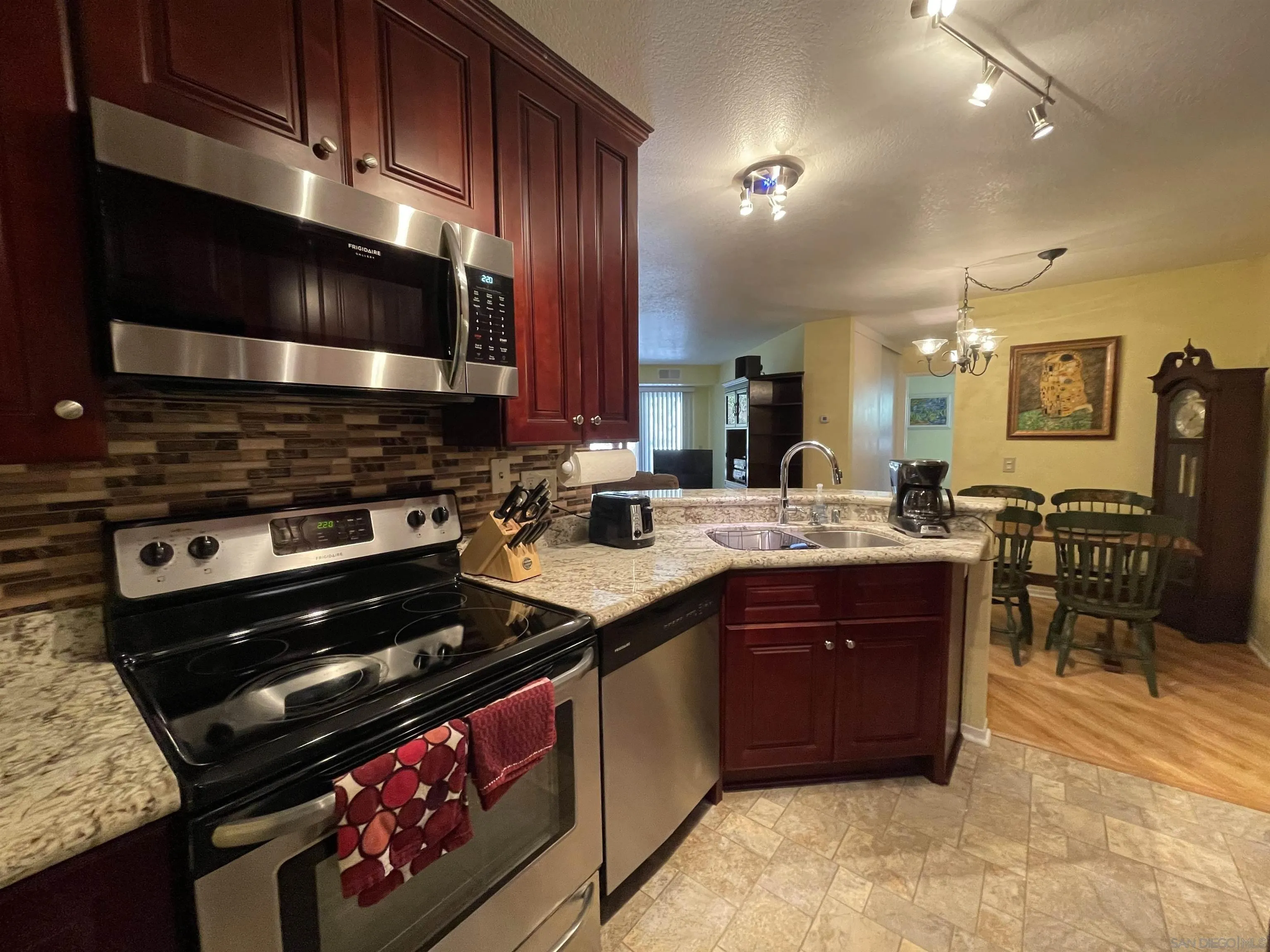 Photo #5: 250038610 Listing 