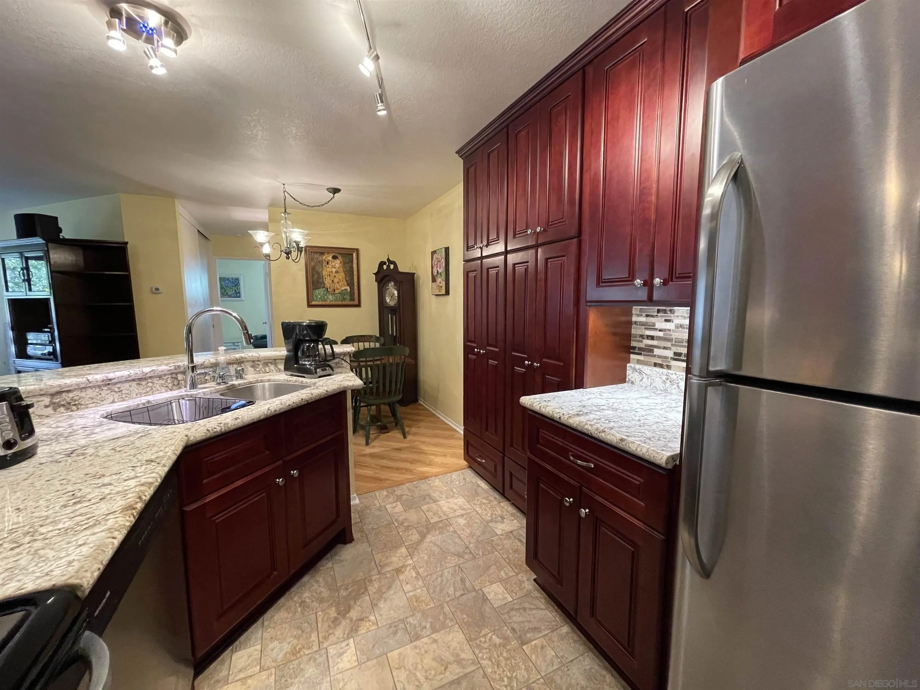 Photo #1: 250038610 Listing: Photo #1