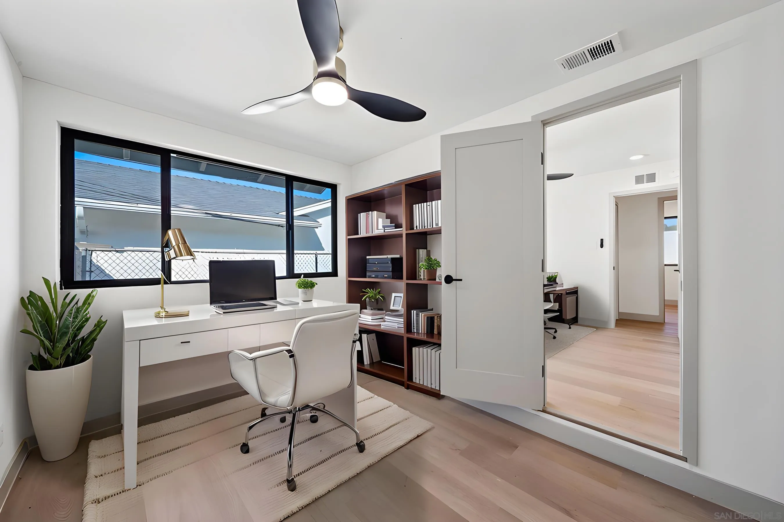 https://cdn.realtyfeed.com/cdn/127/250038611/6ec72e0d56a3f07389a06d1f4d77c9bb.webp