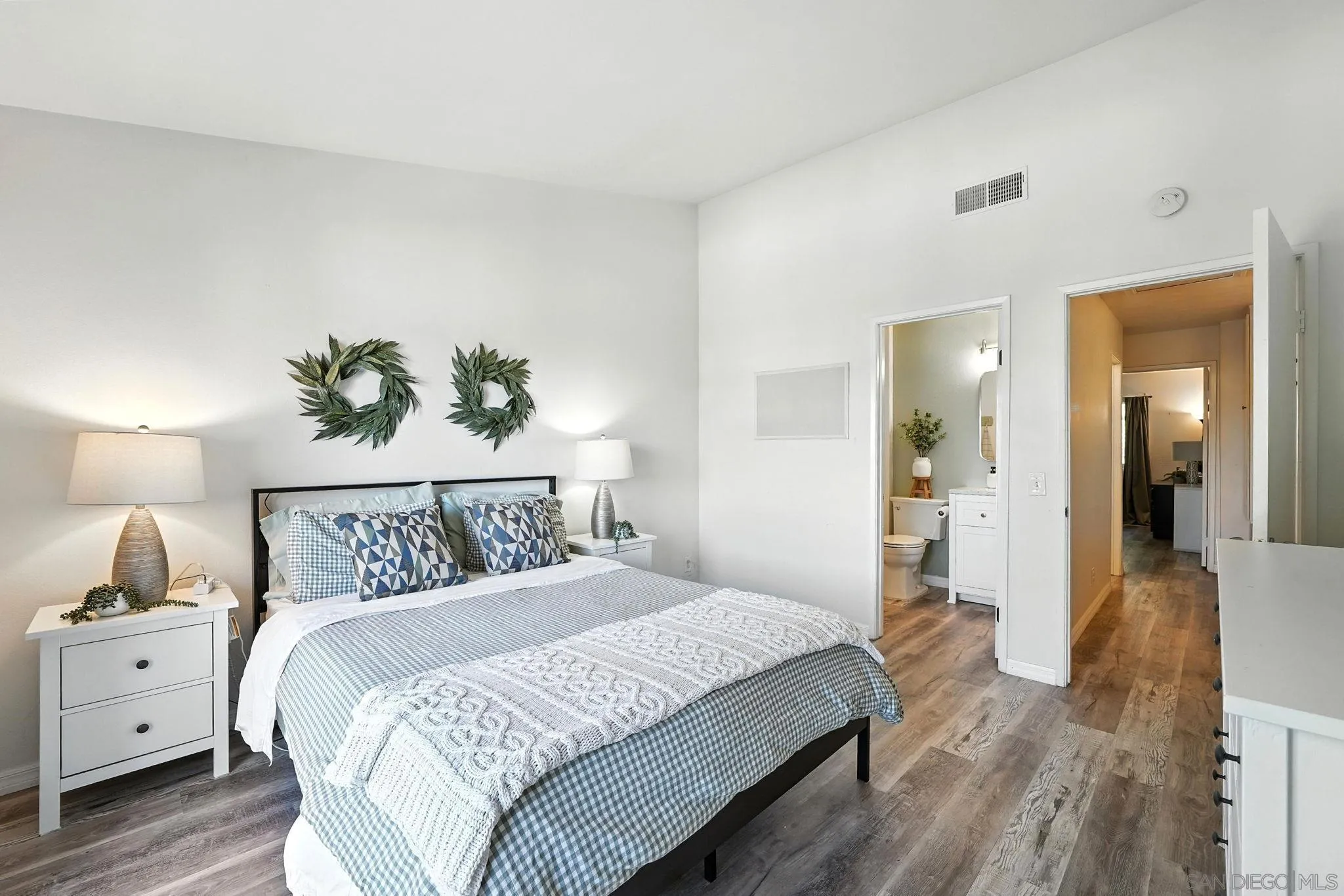 https://cdn.realtyfeed.com/cdn/127/250038612/42a3382ba0d48cf1aa2d1308734b8e6e.webp