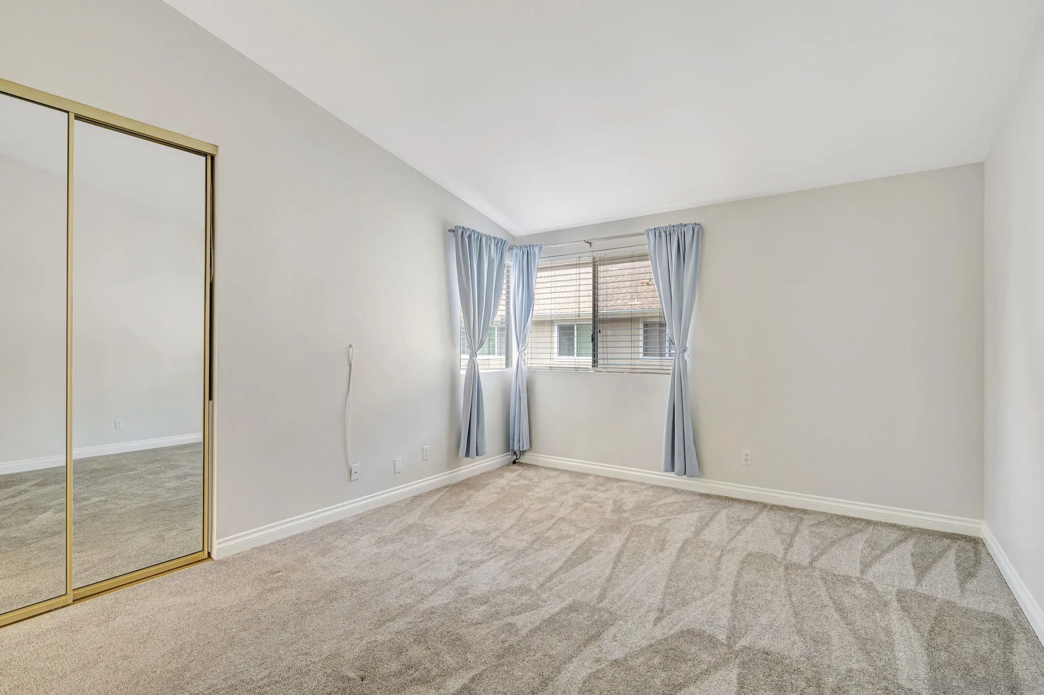https://cdn.realtyfeed.com/cdn/127/250038614/0530bca68ef4bd7e1972ce9582209ad0.webp