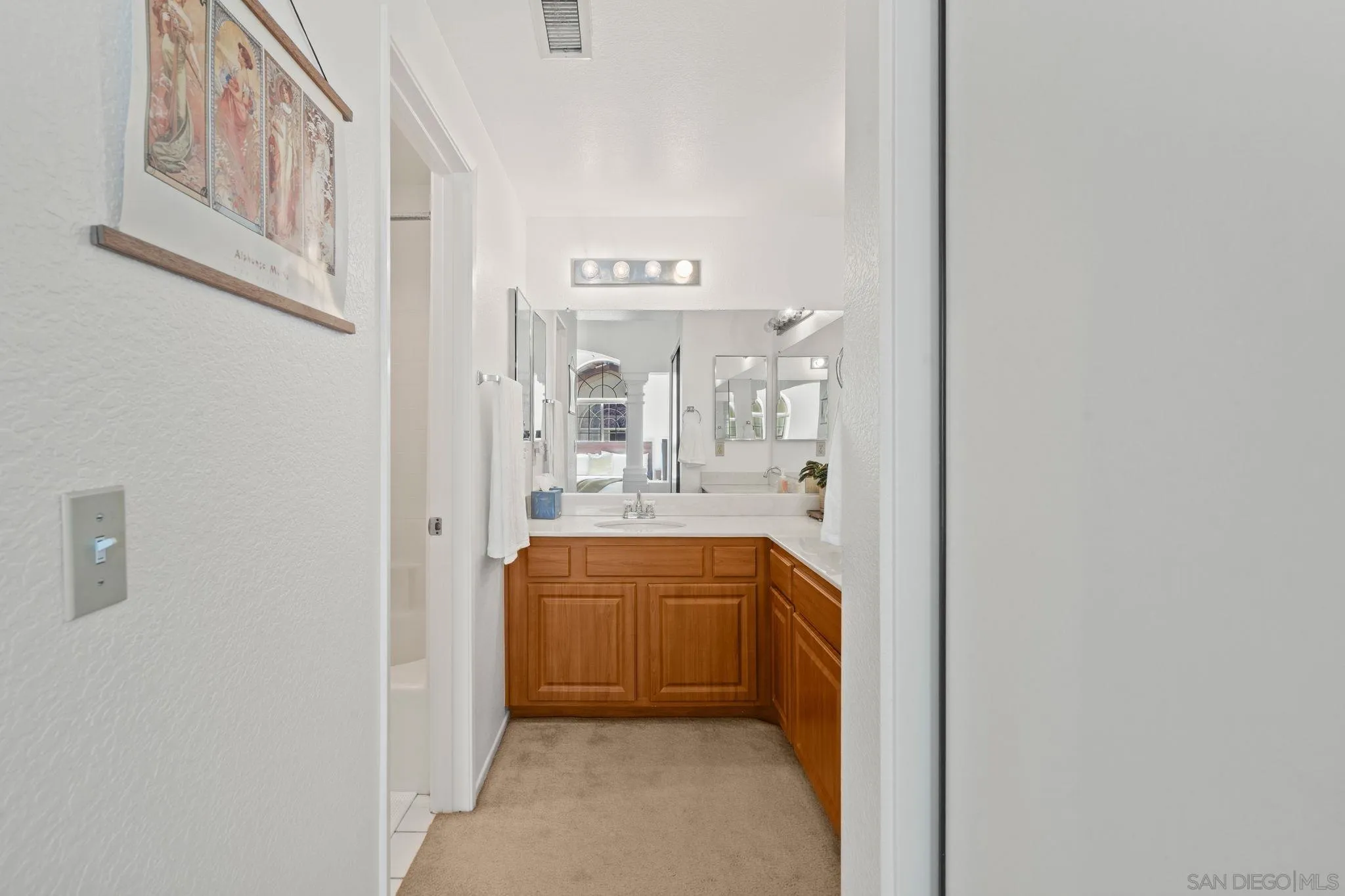 https://cdn.realtyfeed.com/cdn/127/250038615/e903d2bc68fb3232c5d472fef913398c.webp
