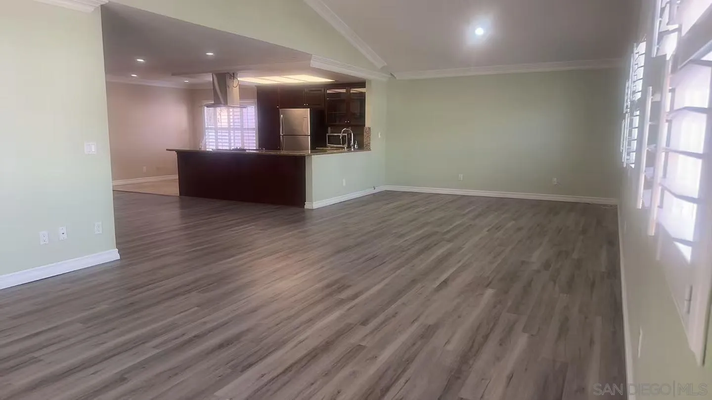 https://cdn.realtyfeed.com/cdn/127/250038616/008121488ed49e3feee079d84efa68f0.webp