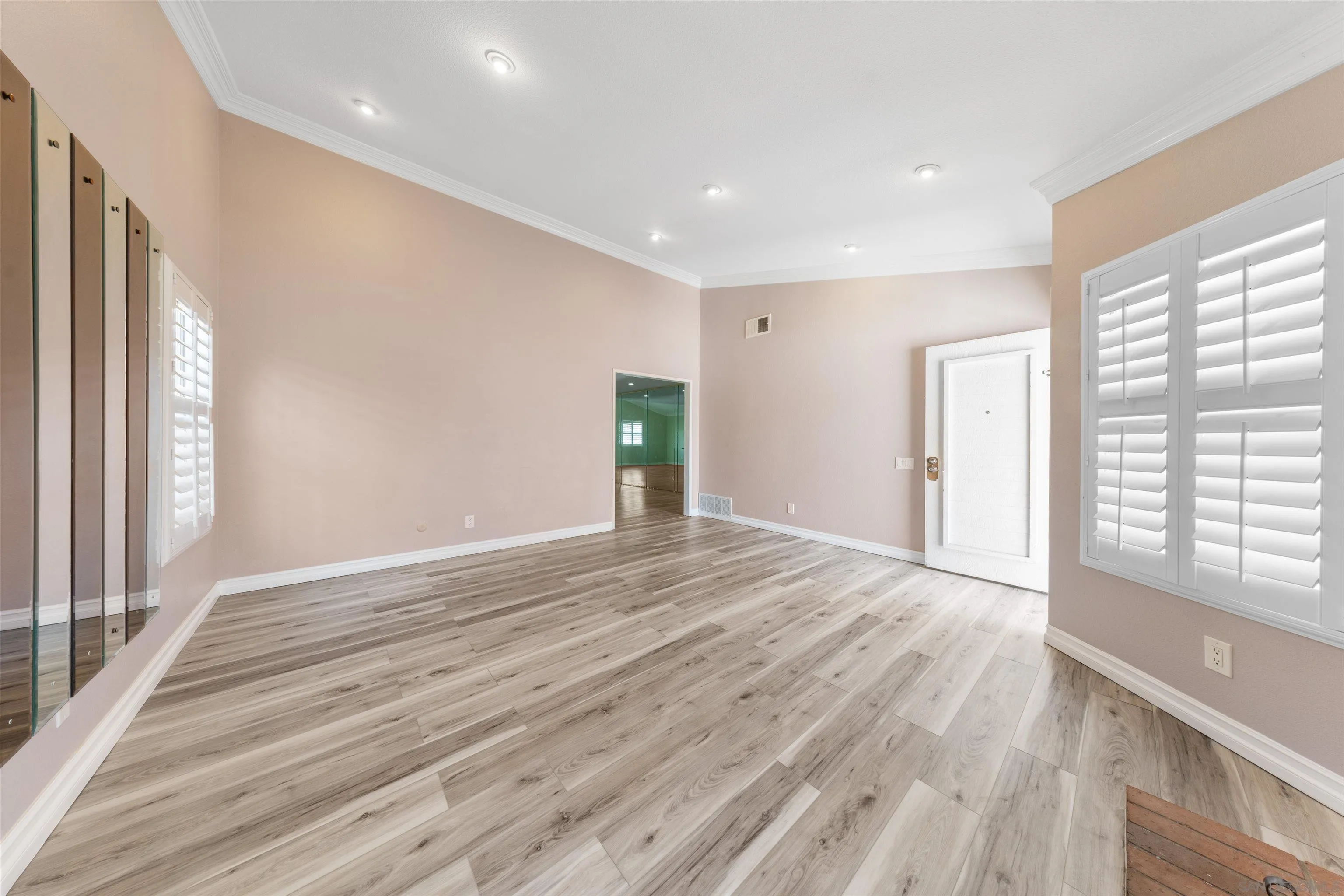 https://cdn.realtyfeed.com/cdn/127/250038616/38b302dcf29bf7026d38fef9bd10a7d0.webp