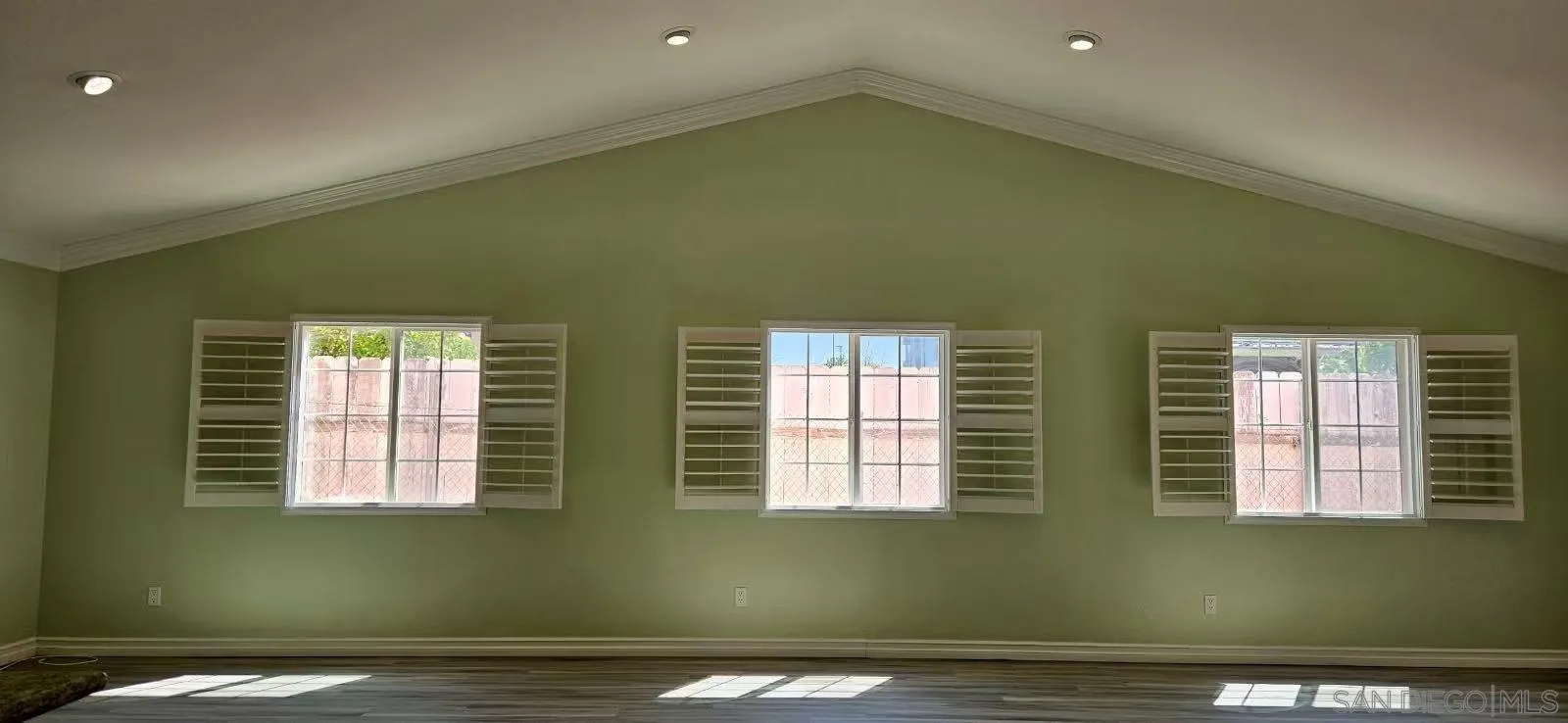 https://cdn.realtyfeed.com/cdn/127/250038616/c409f40dd03498e8a0548df1a91f6809.webp
