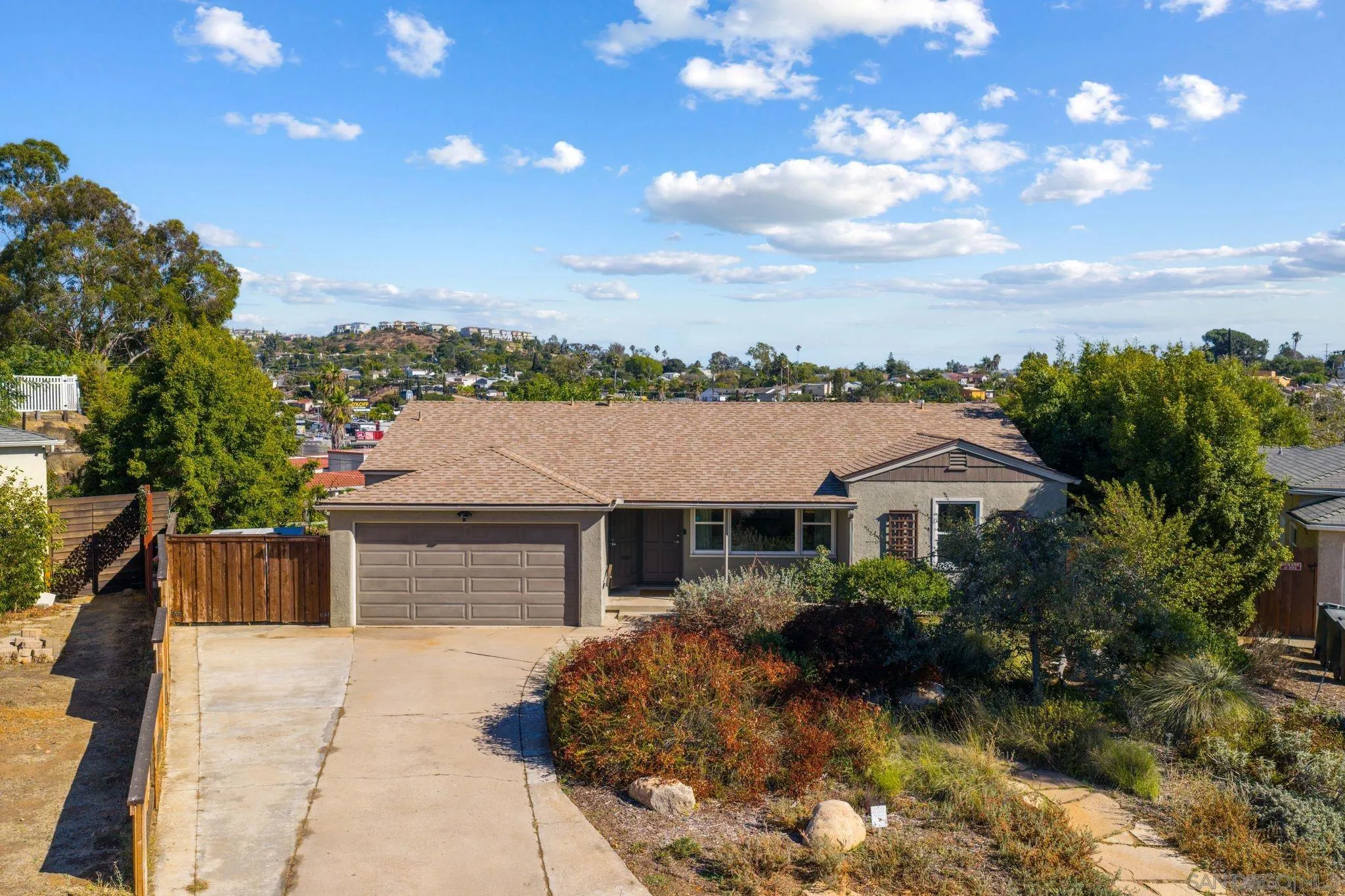 https://cdn.realtyfeed.com/cdn/127/250038621/4c92a1574afee1b7e4894e81f1b636a9.webp
