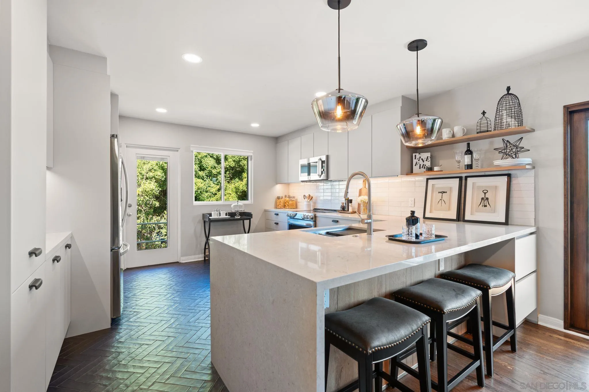 https://cdn.realtyfeed.com/cdn/127/250038621/5cb4a5b3a0037101fb304d1fe27b97a9.webp