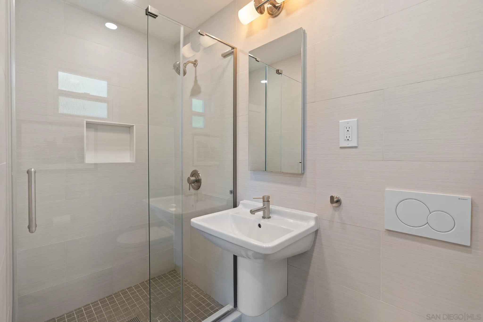 https://cdn.realtyfeed.com/cdn/127/250038621/d7a7ddb8f5b8c261fb819c2d9452bb59.webp