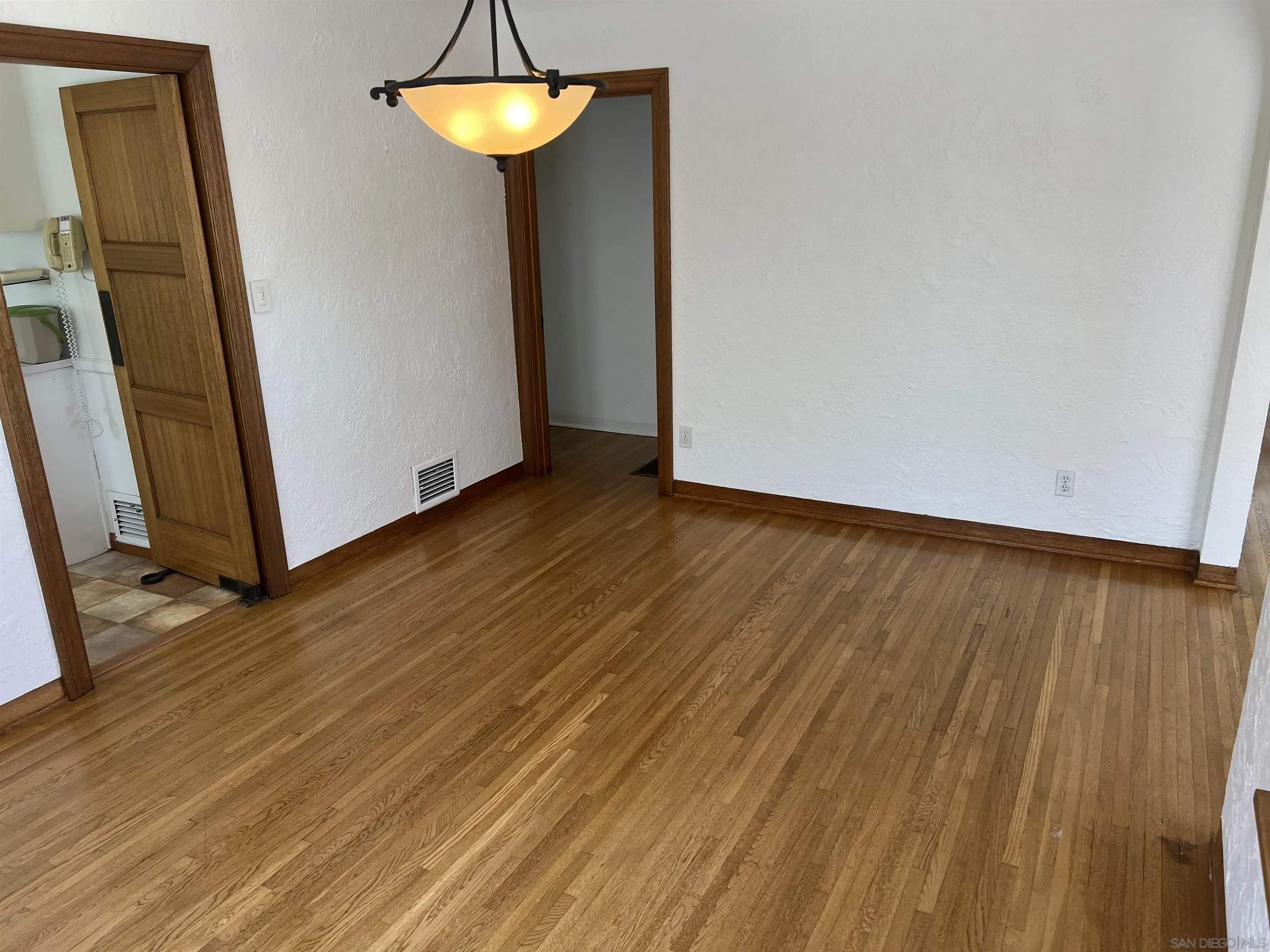 https://cdn.realtyfeed.com/cdn/127/250038625/17c08de814ea86bff899b91f13fd5ace.webp