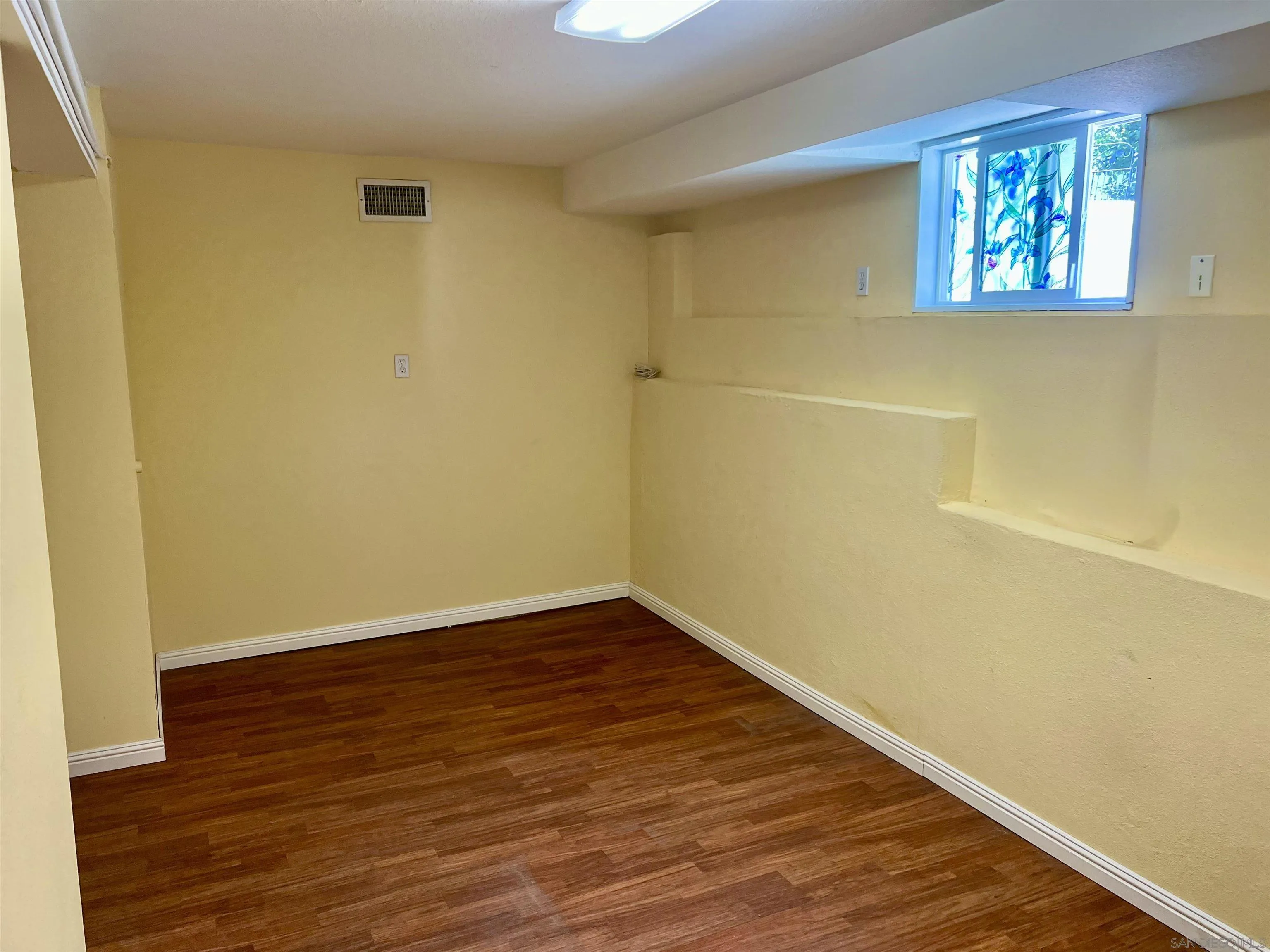 https://cdn.realtyfeed.com/cdn/127/250038625/debe9809f6bb98a9b32cadca7dd23dbb.webp
