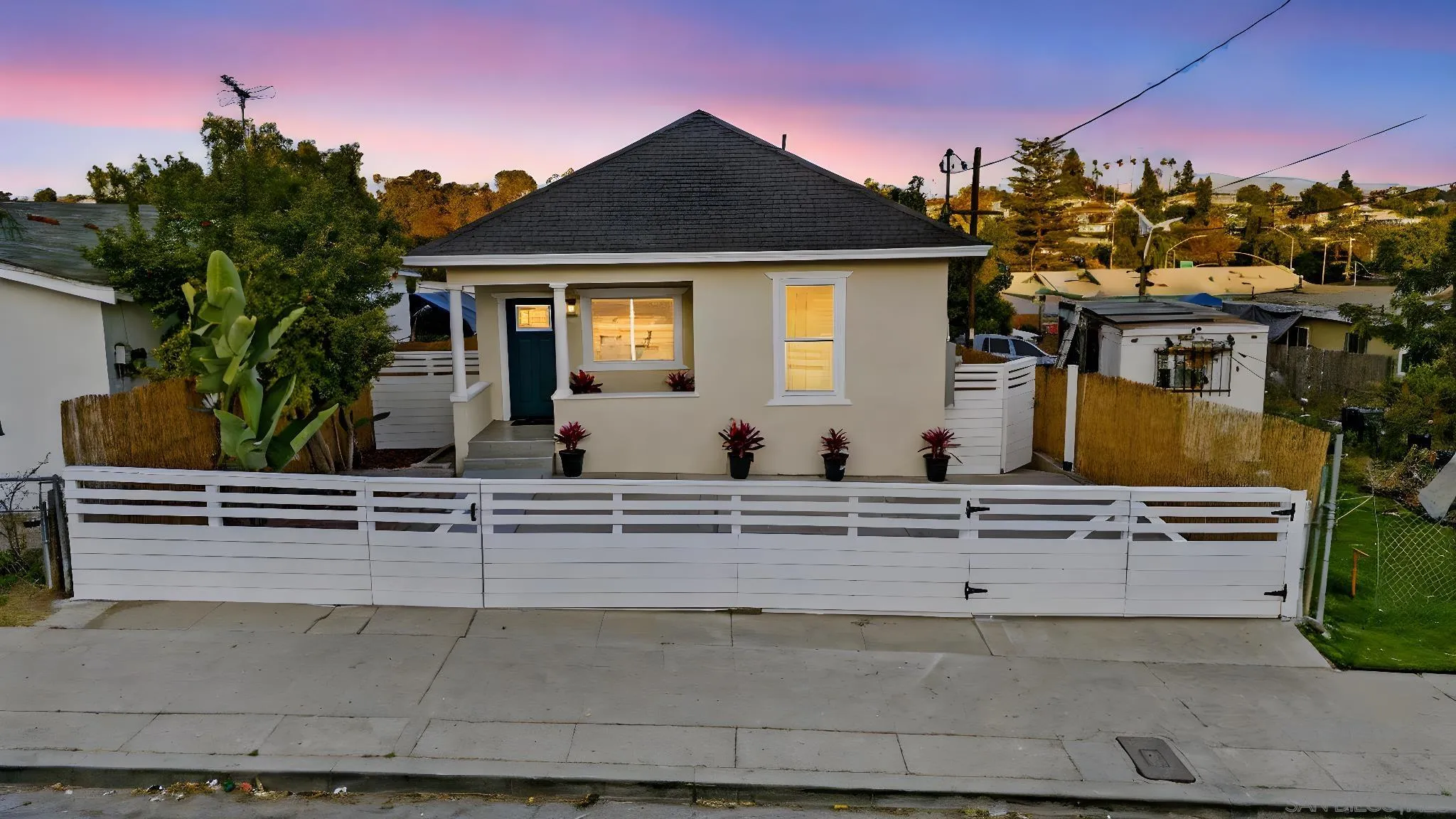 https://cdn.realtyfeed.com/cdn/127/250038627/5a2ab4a67b15e2ecec81de347b1802af.webp