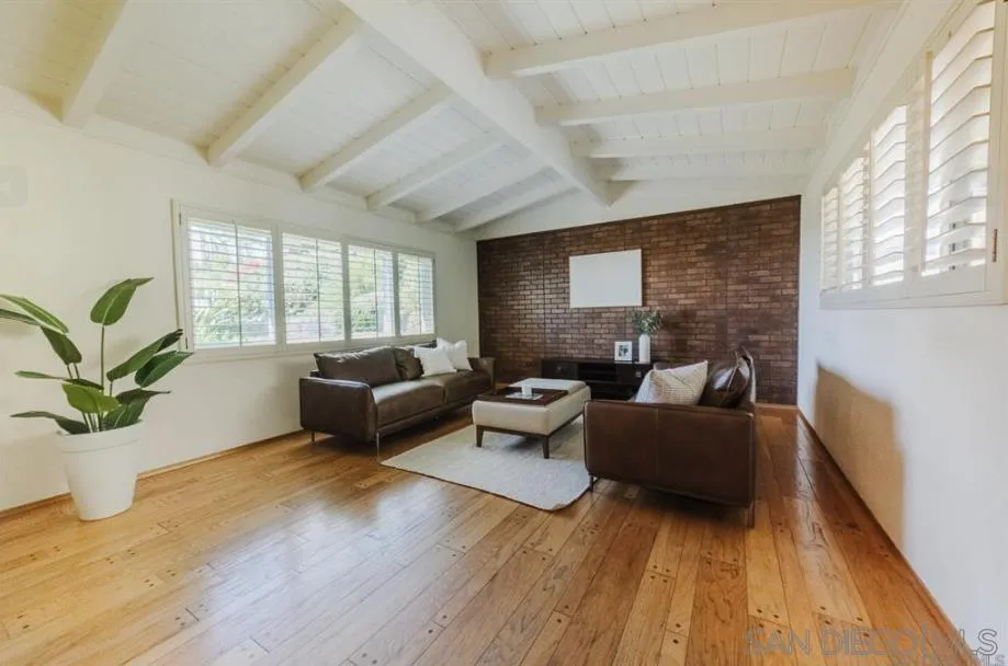 https://cdn.realtyfeed.com/cdn/127/250038628/3909781746dba31356ee05379de32d58.webp