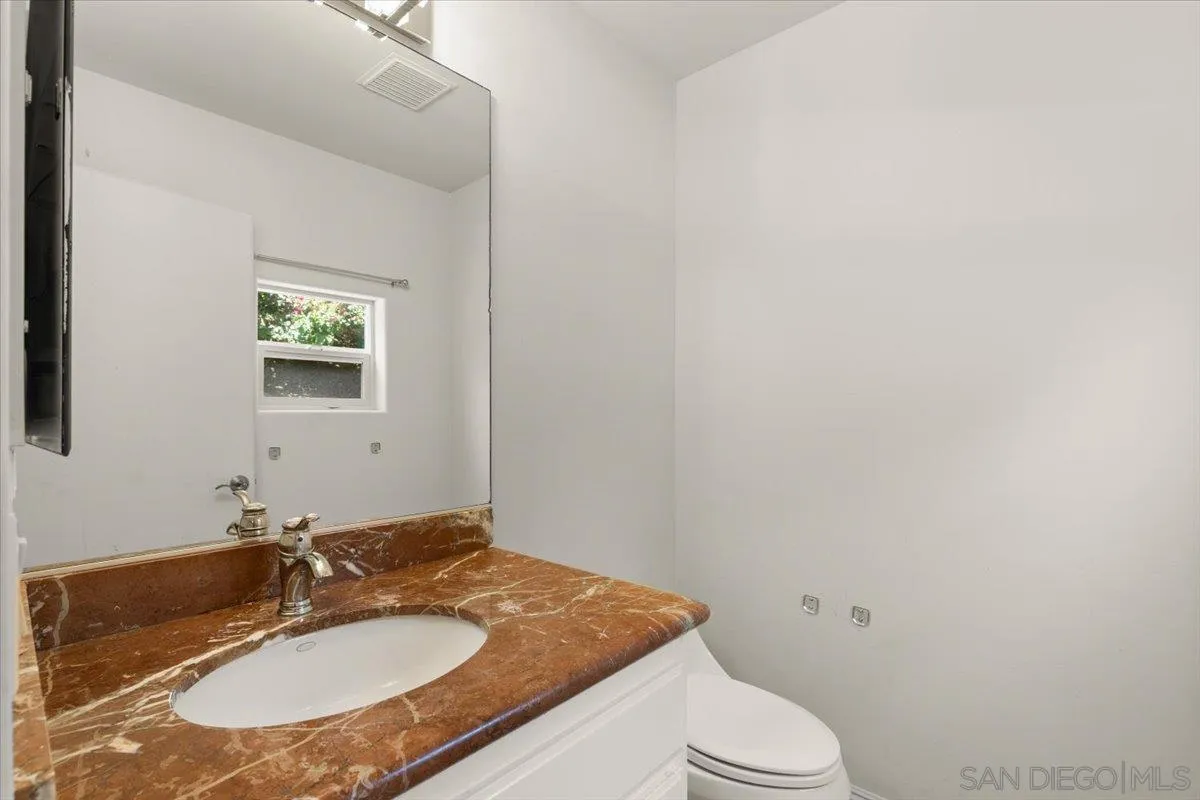 https://cdn.realtyfeed.com/cdn/127/250038639/19a5a370621147518cbdd71de2539781.webp