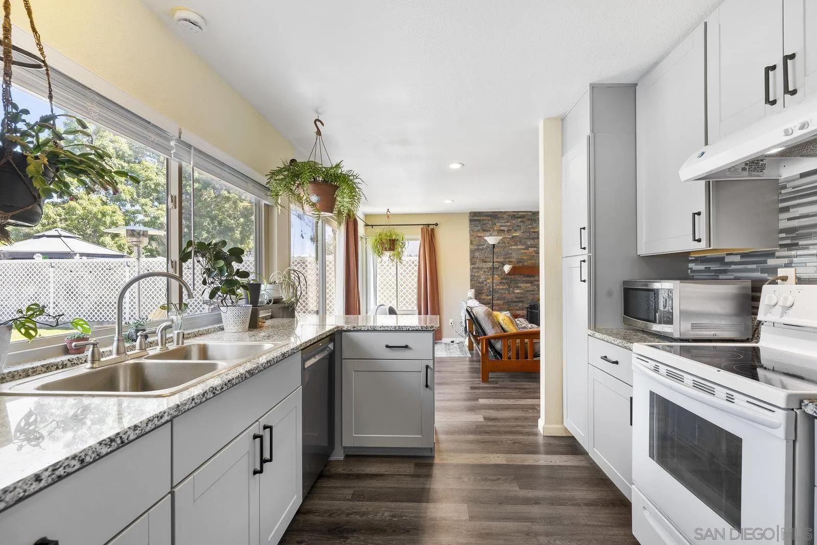 https://cdn.realtyfeed.com/cdn/127/250038645/331e01c58fe7e3417c02341bd5ee005a.webp